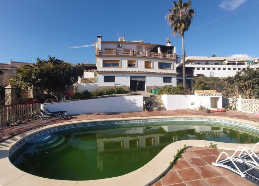 Resale - House - Detached Villa - Estepona - Cancelada