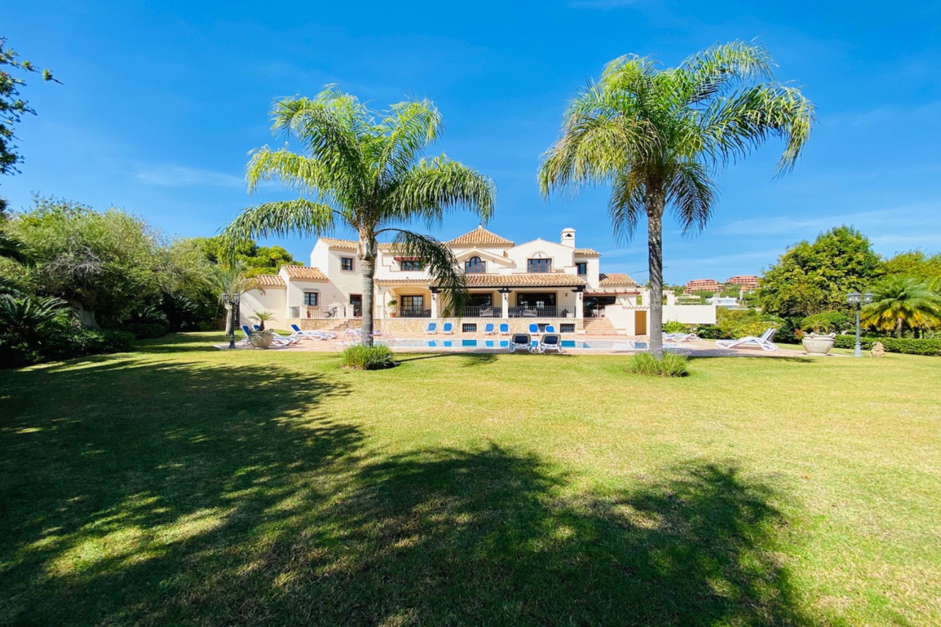 Resale - House - Detached Villa - Estepona - Cancelada