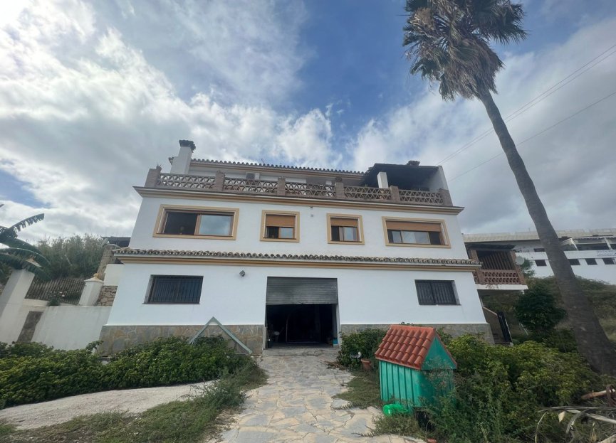 Resale - House - Detached Villa - Estepona - Cancelada