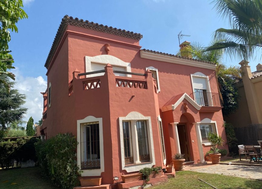 Resale - House - Detached Villa - Estepona - Cancelada