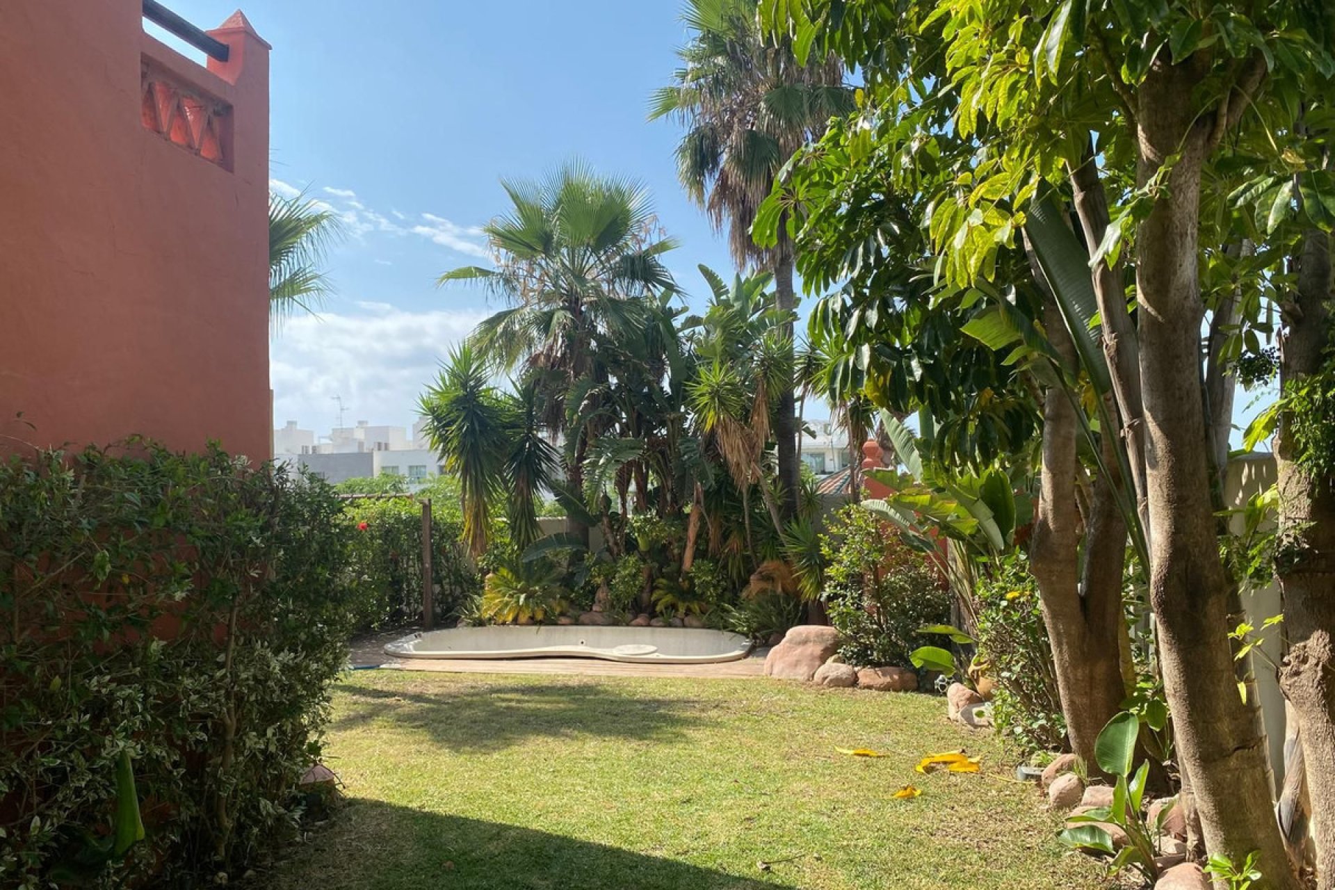 Resale - House - Detached Villa - Estepona - Cancelada