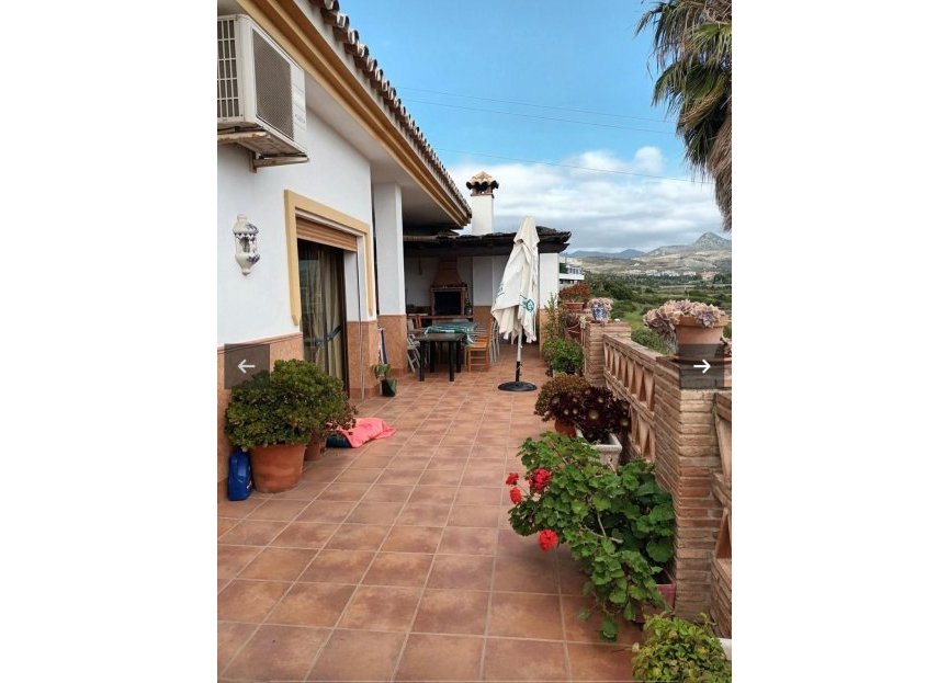 Resale - House - Detached Villa - Estepona - Cancelada