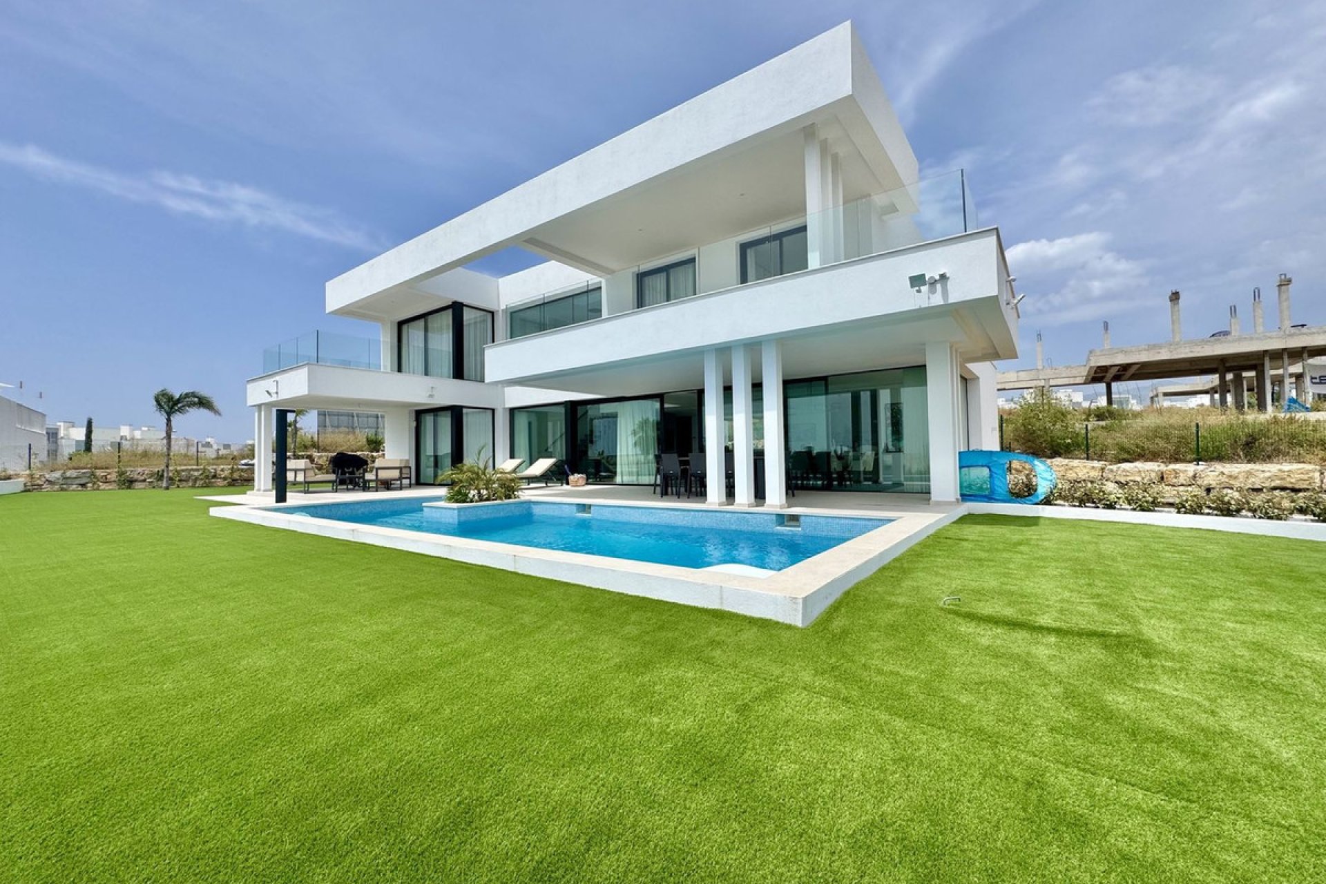 Resale - House - Detached Villa - Estepona - Cancelada