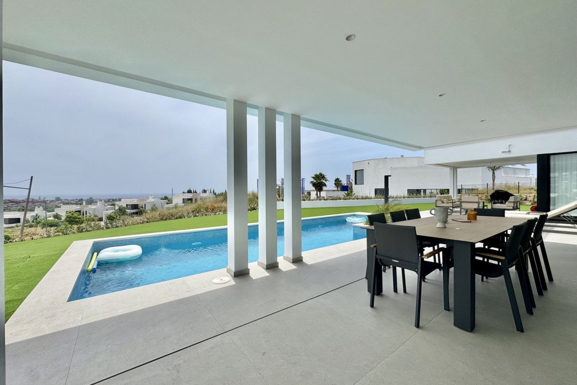 Resale - House - Detached Villa - Estepona - Cancelada