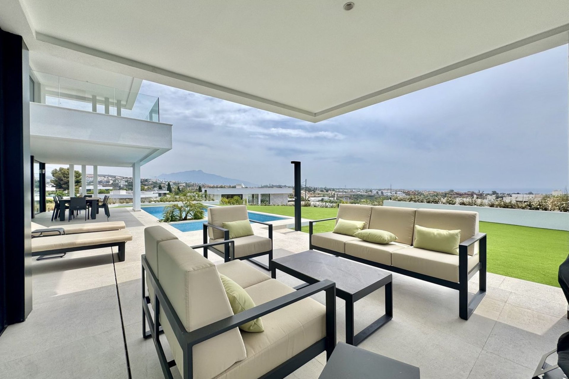 Resale - House - Detached Villa - Estepona - Cancelada