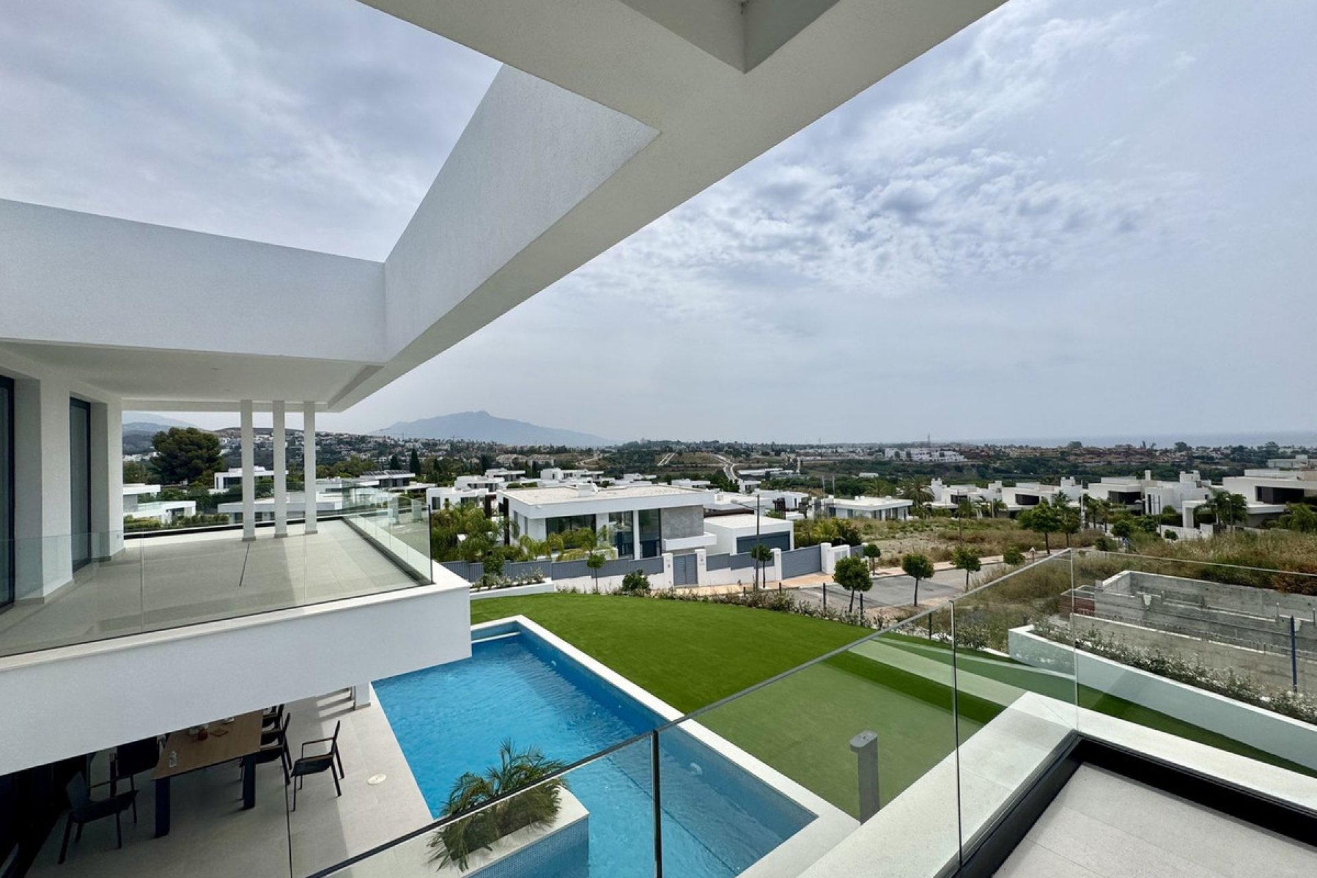 Resale - House - Detached Villa - Estepona - Cancelada