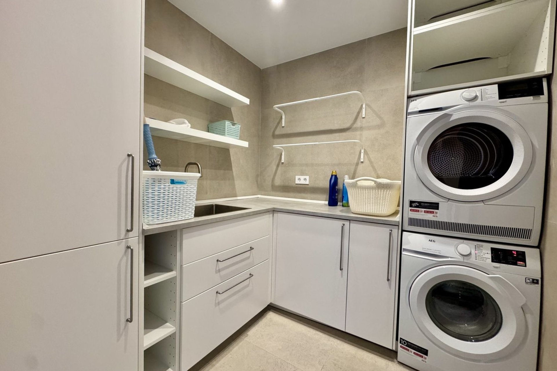 Resale - House - Detached Villa - Estepona - Cancelada