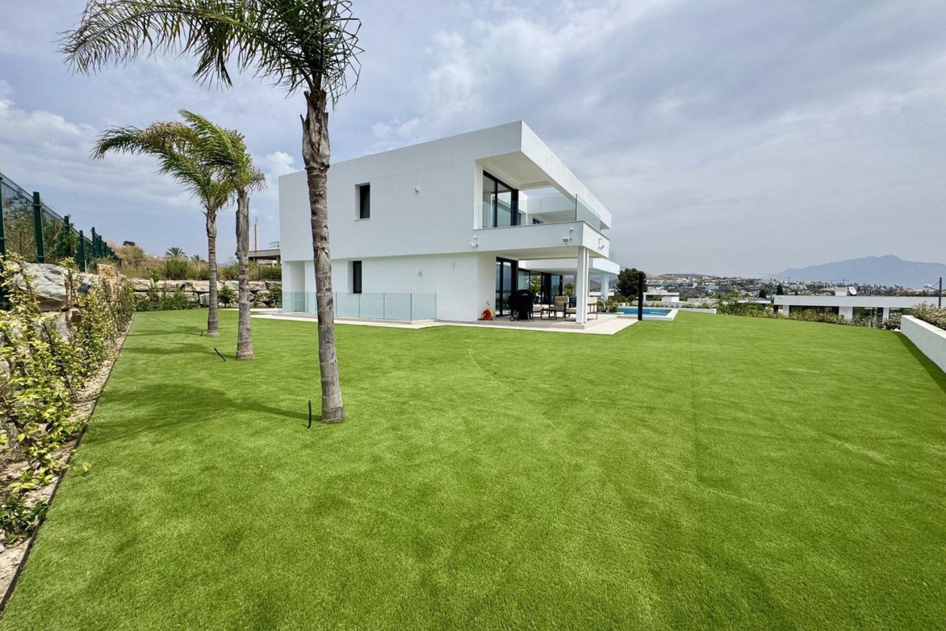 Resale - House - Detached Villa - Estepona - Cancelada