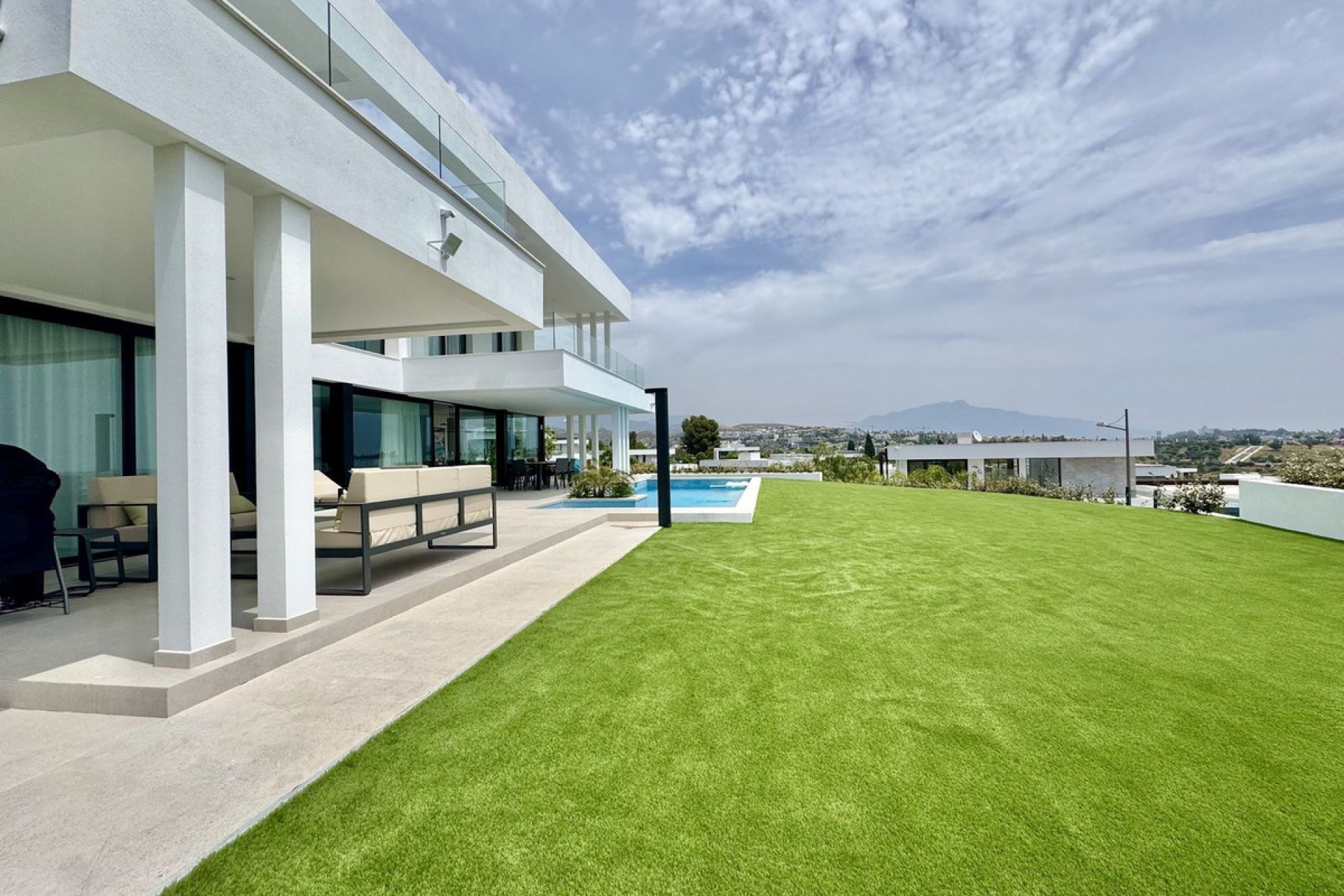 Resale - House - Detached Villa - Estepona - Cancelada