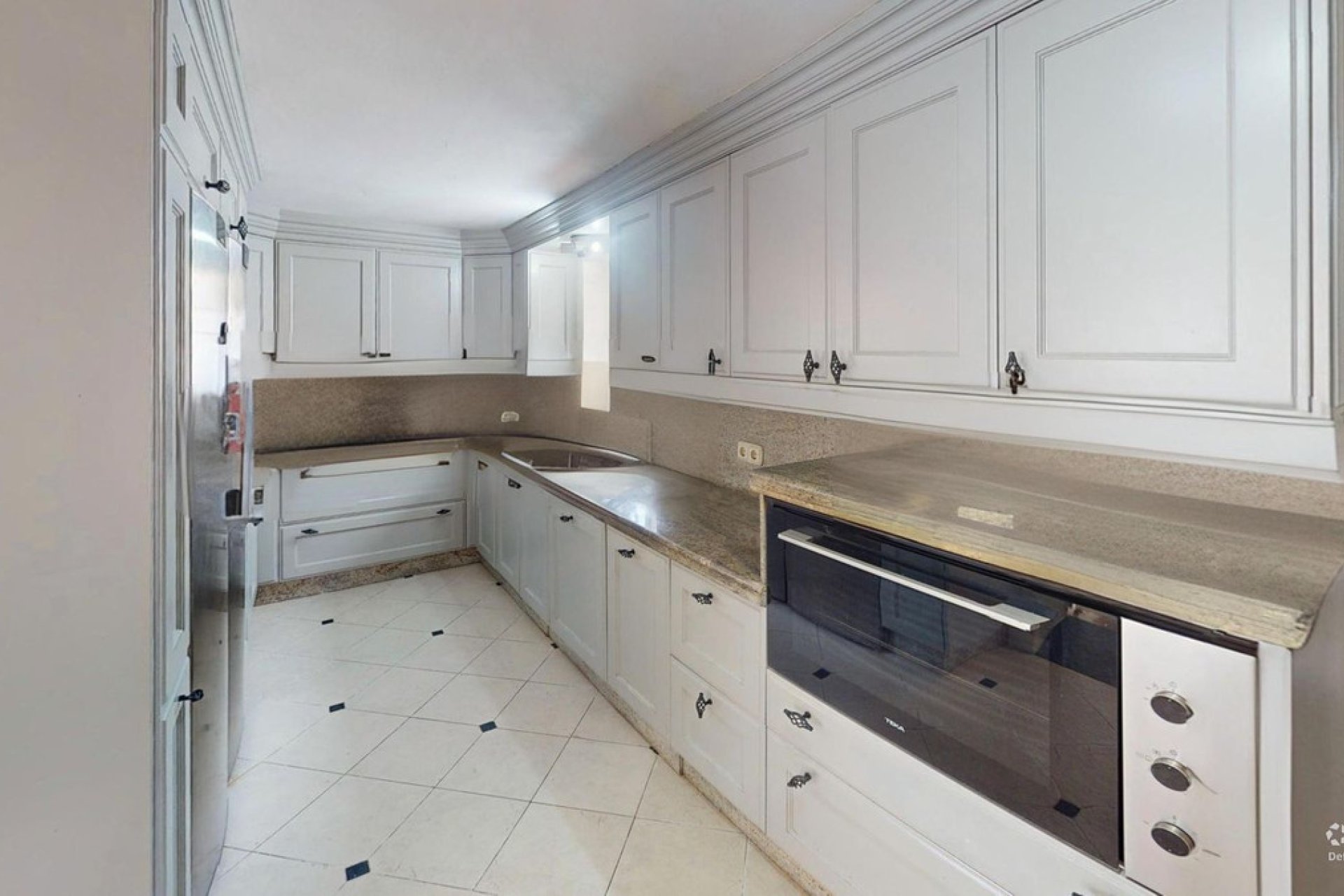 Resale - House - Detached Villa - Estepona - Costalita