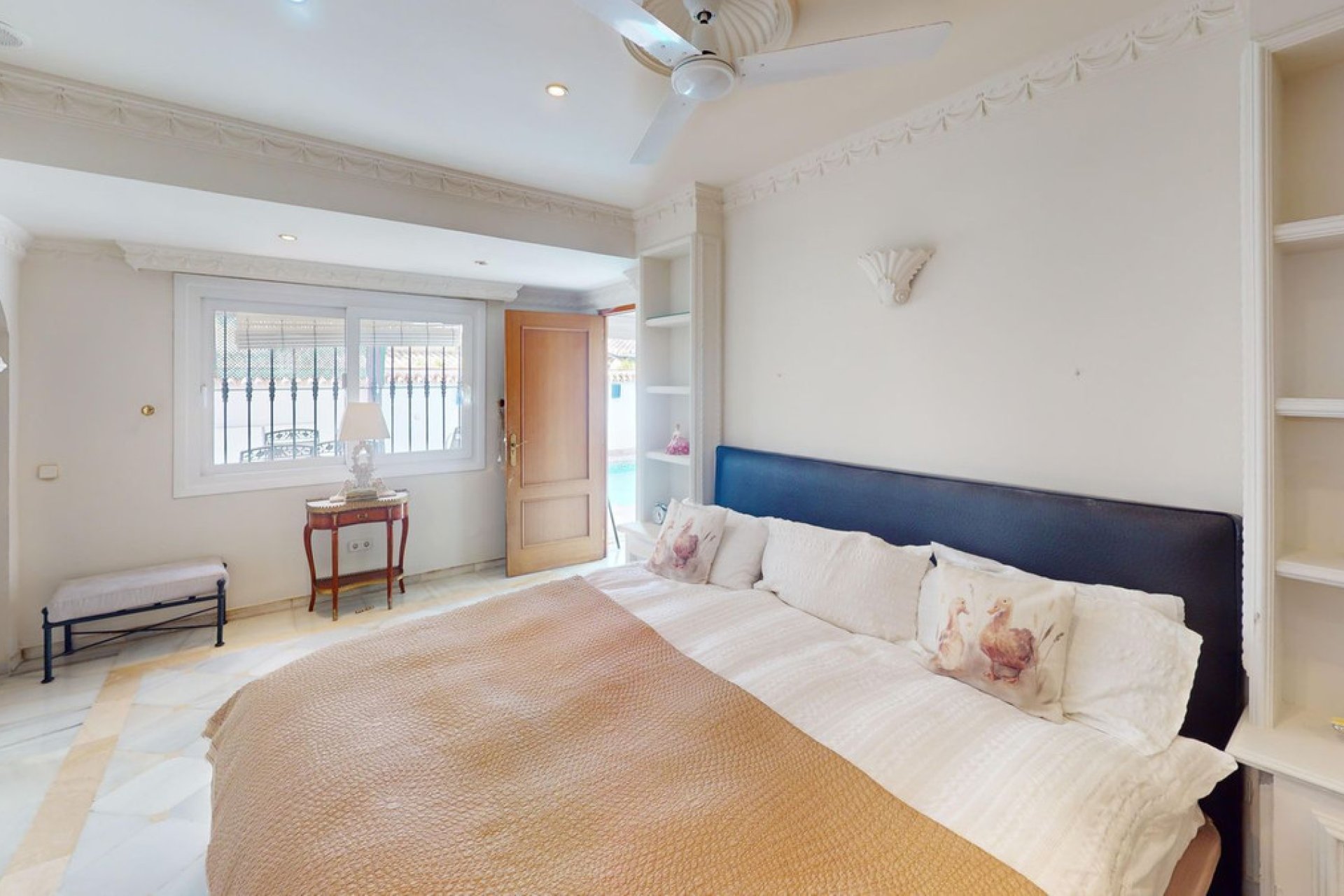 Resale - House - Detached Villa - Estepona - Costalita