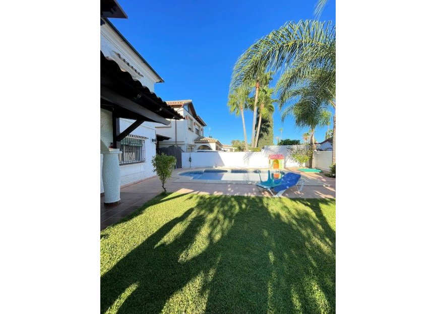 Resale - House - Detached Villa - Estepona - Costalita