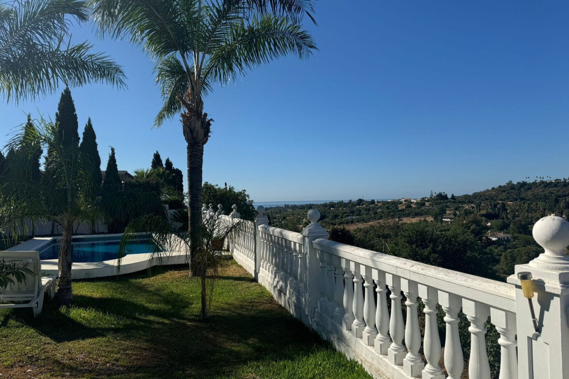 Resale - House - Detached Villa - Estepona - El Padron