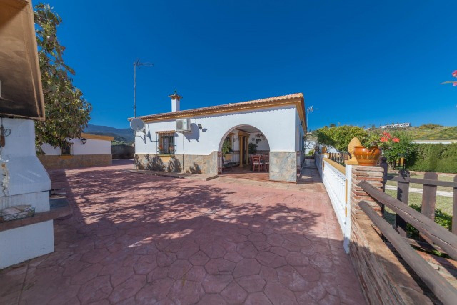 Resale - House - Detached Villa - Estepona - El Padron