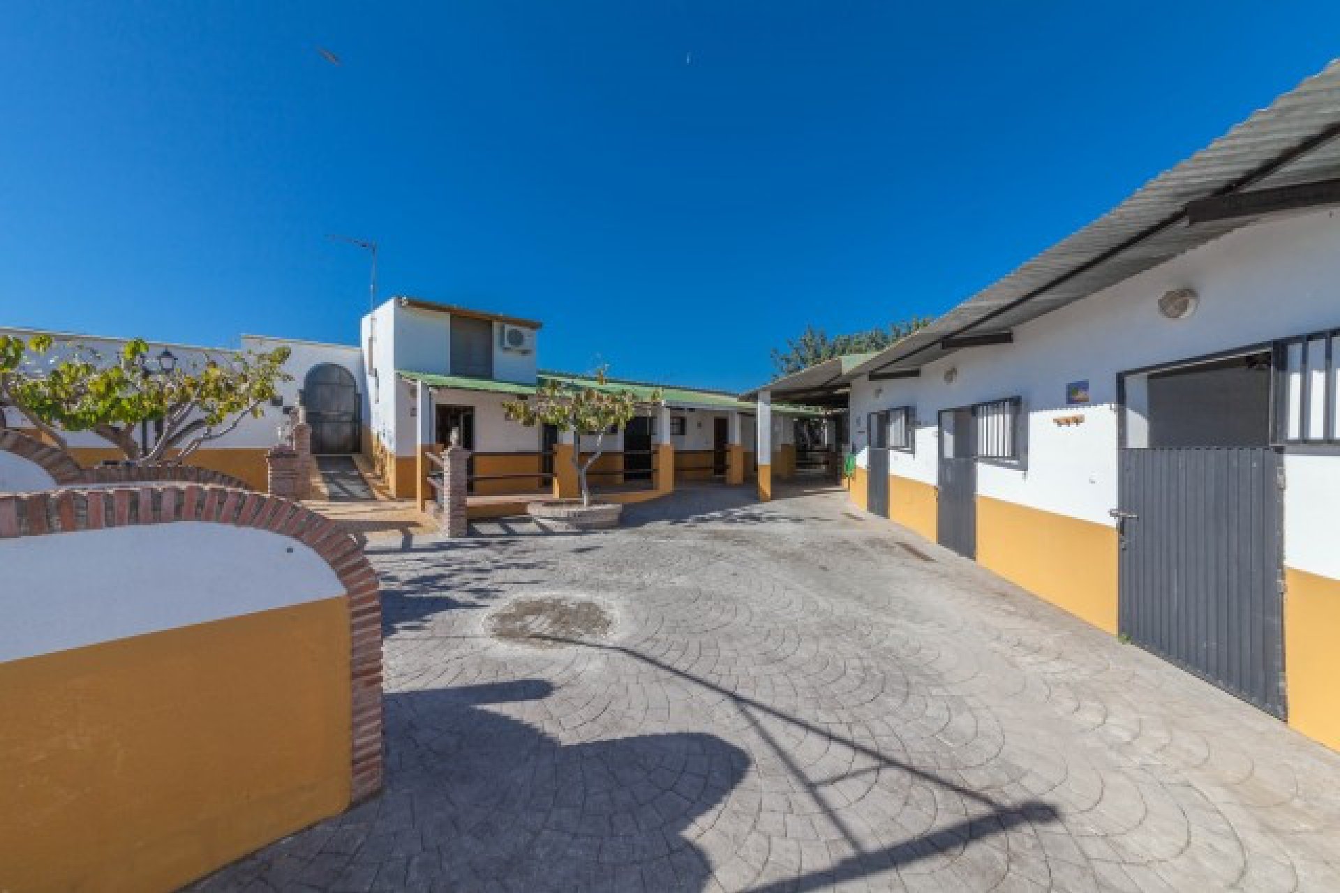 Resale - House - Detached Villa - Estepona - El Padron