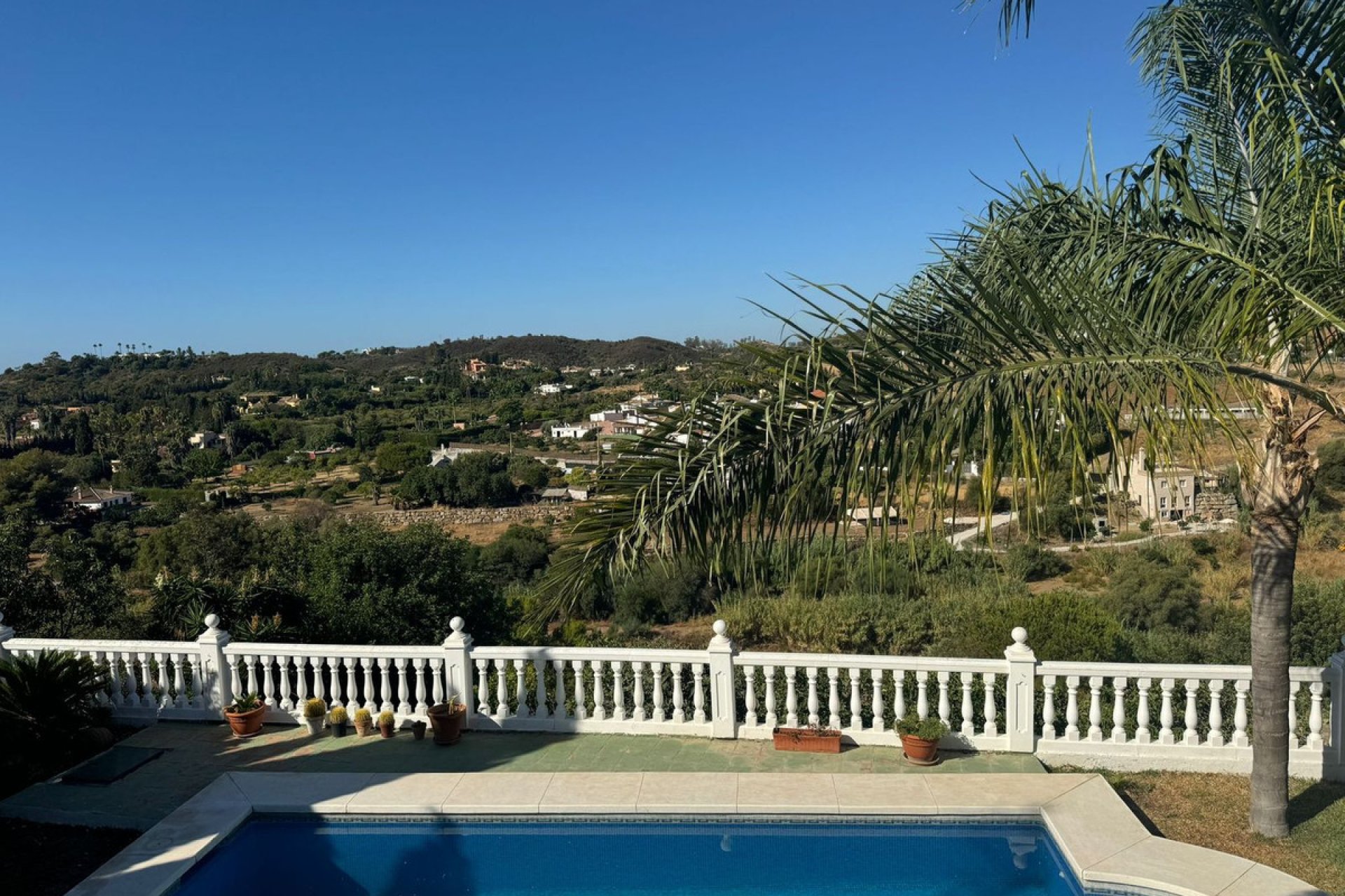 Resale - House - Detached Villa - Estepona - El Padron