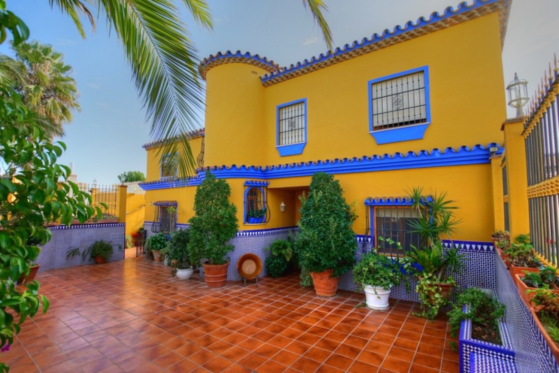 Resale - House - Detached Villa - Estepona - El Padron