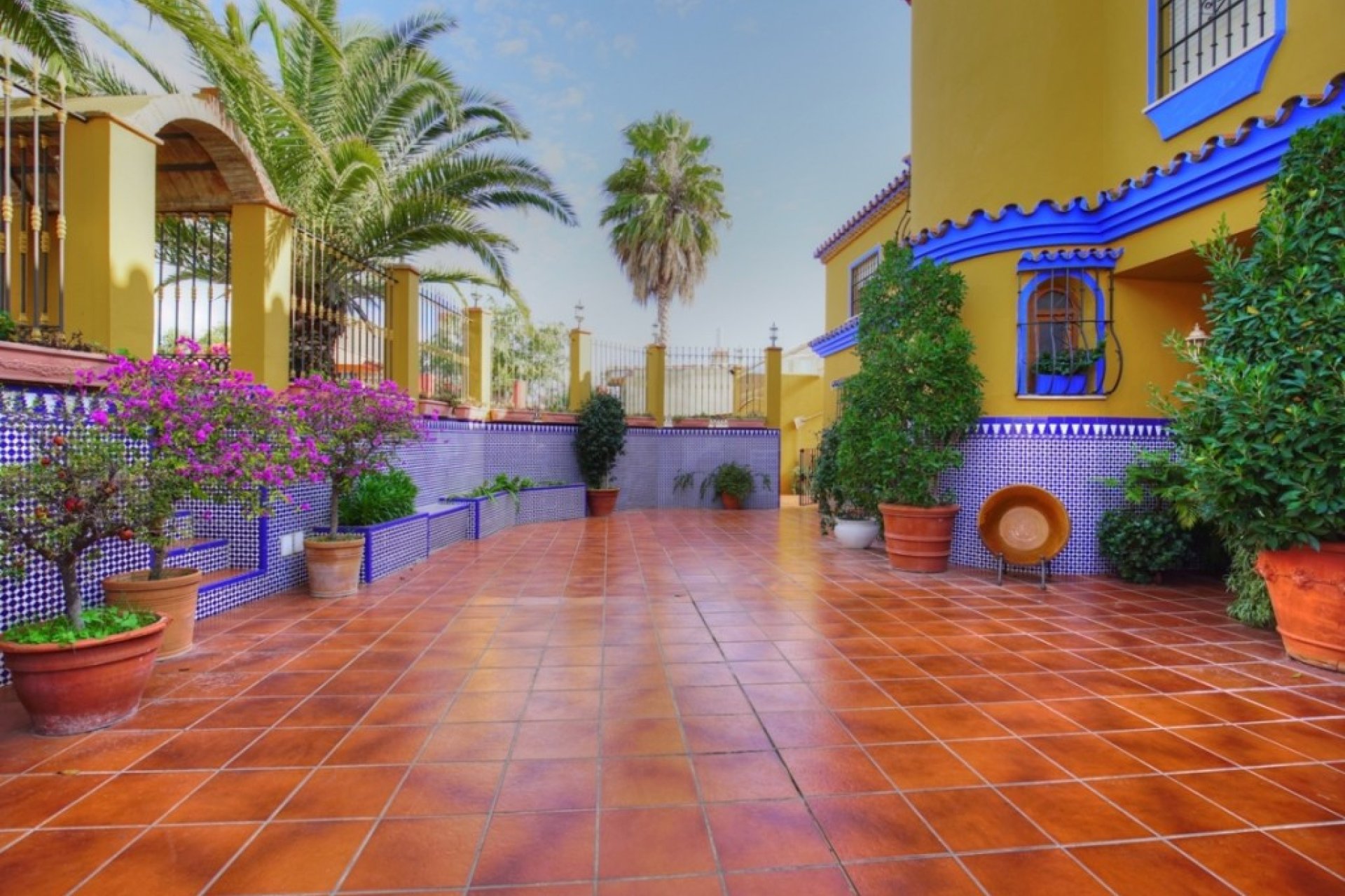 Resale - House - Detached Villa - Estepona - El Padron