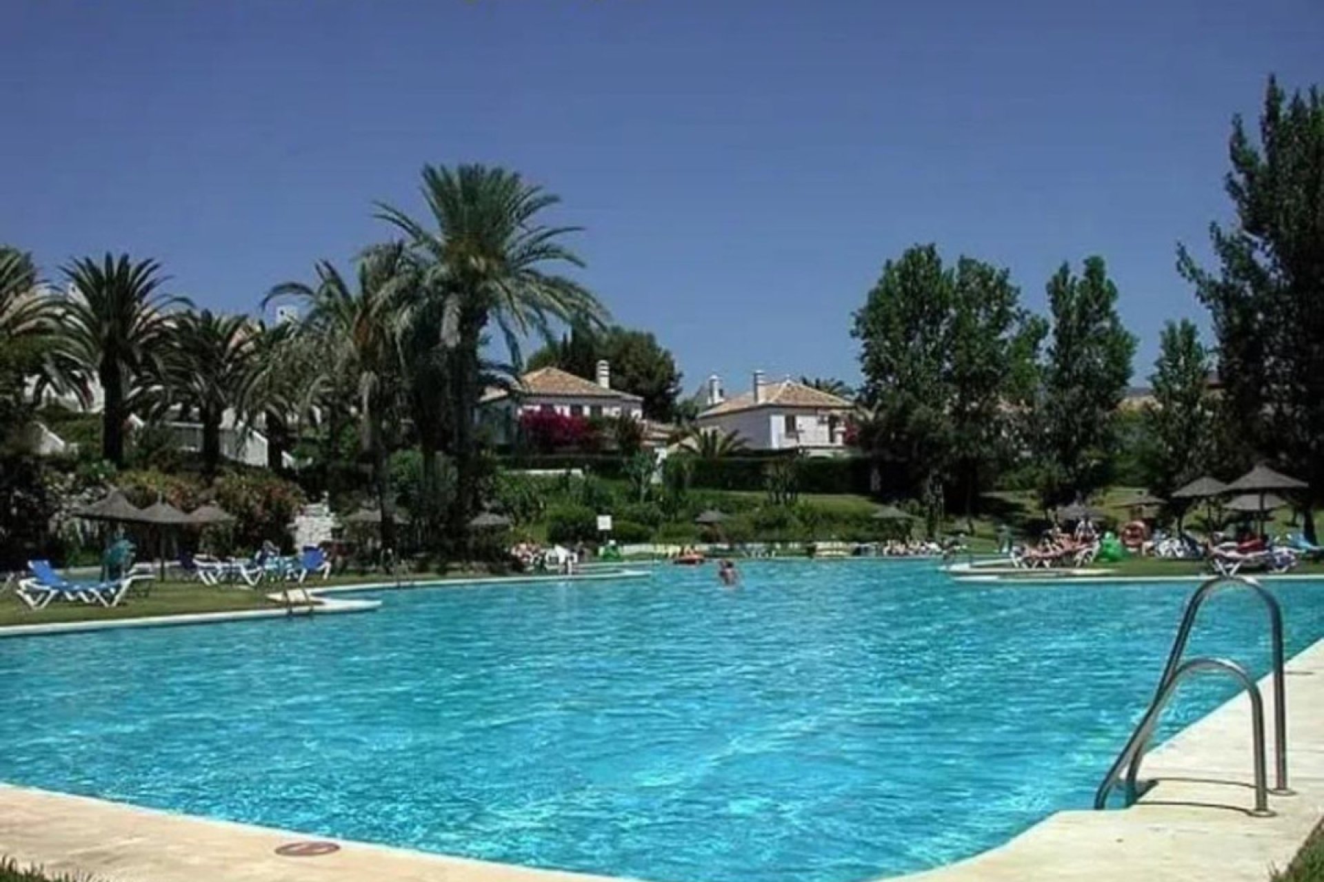 Resale - House - Detached Villa - Estepona - Estepona Centro