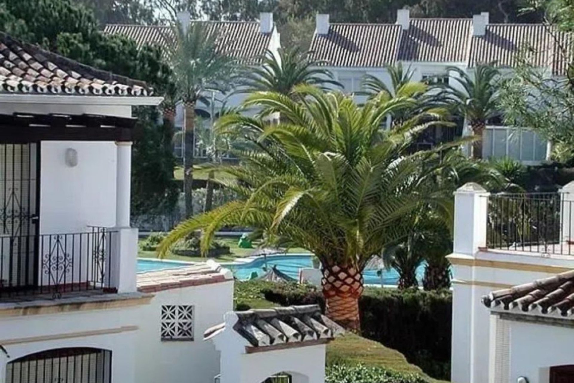 Resale - House - Detached Villa - Estepona - Estepona Centro