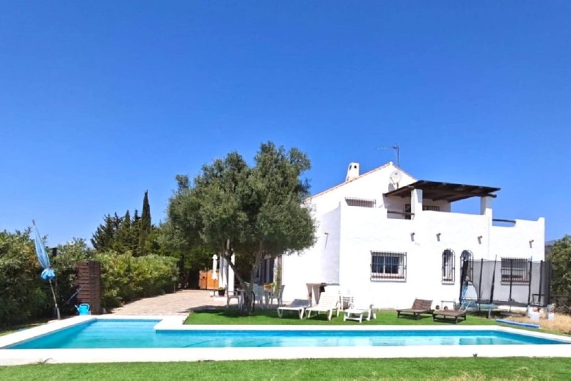 Resale - House - Detached Villa - Estepona - Estepona Centro