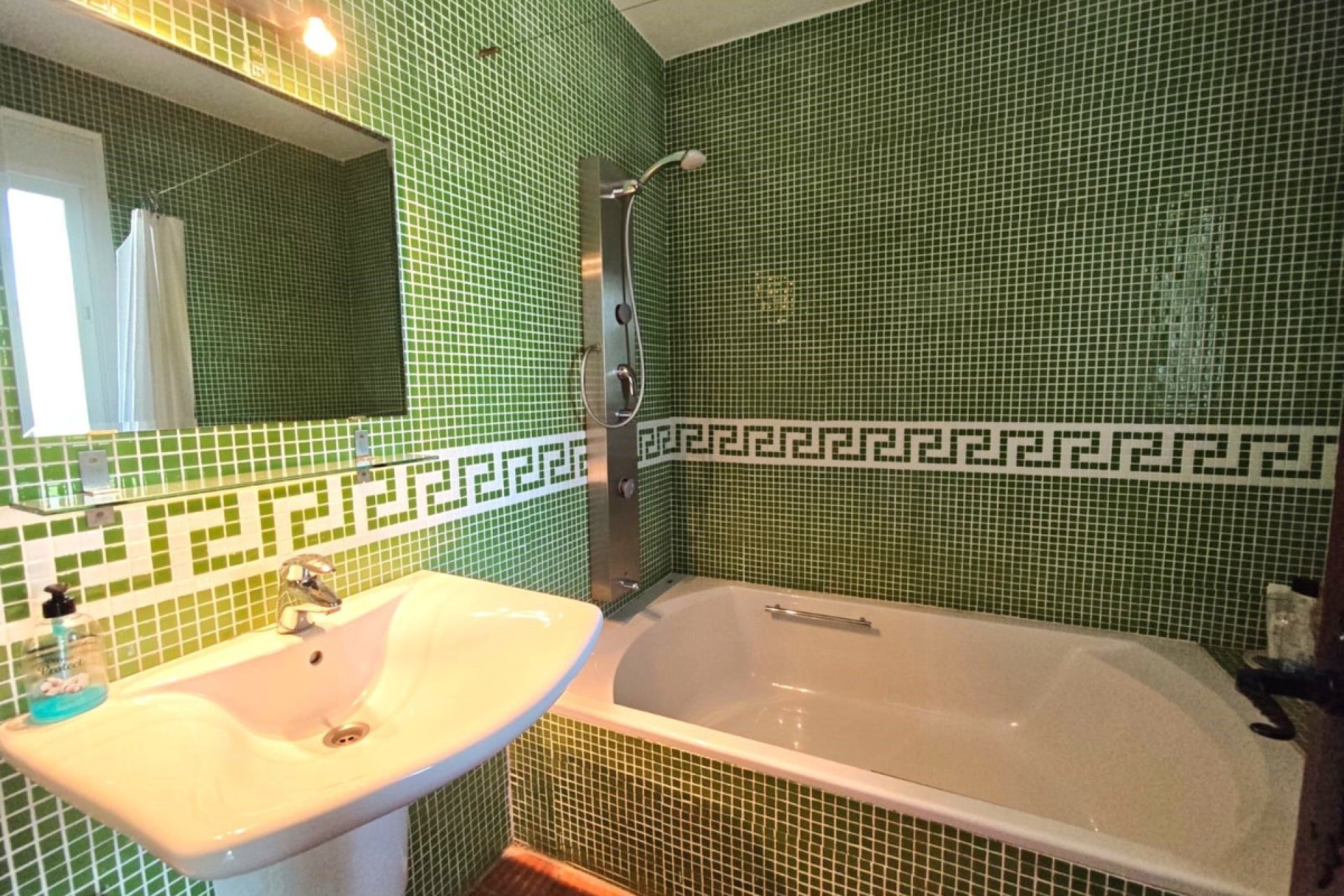 Resale - House - Detached Villa - Estepona - Estepona Centro