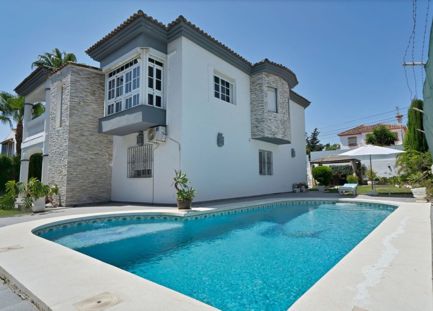 Resale - House - Detached Villa - Estepona - Estepona Centro