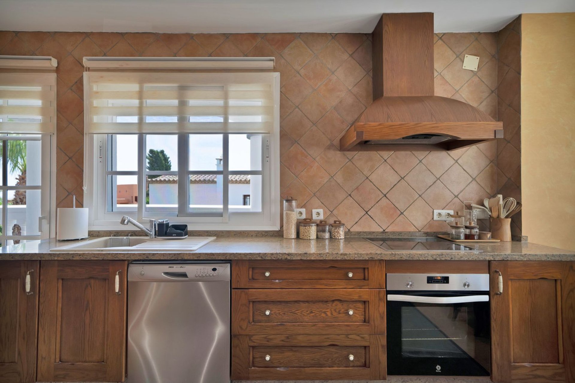 Resale - House - Detached Villa - Estepona - Estepona Centro