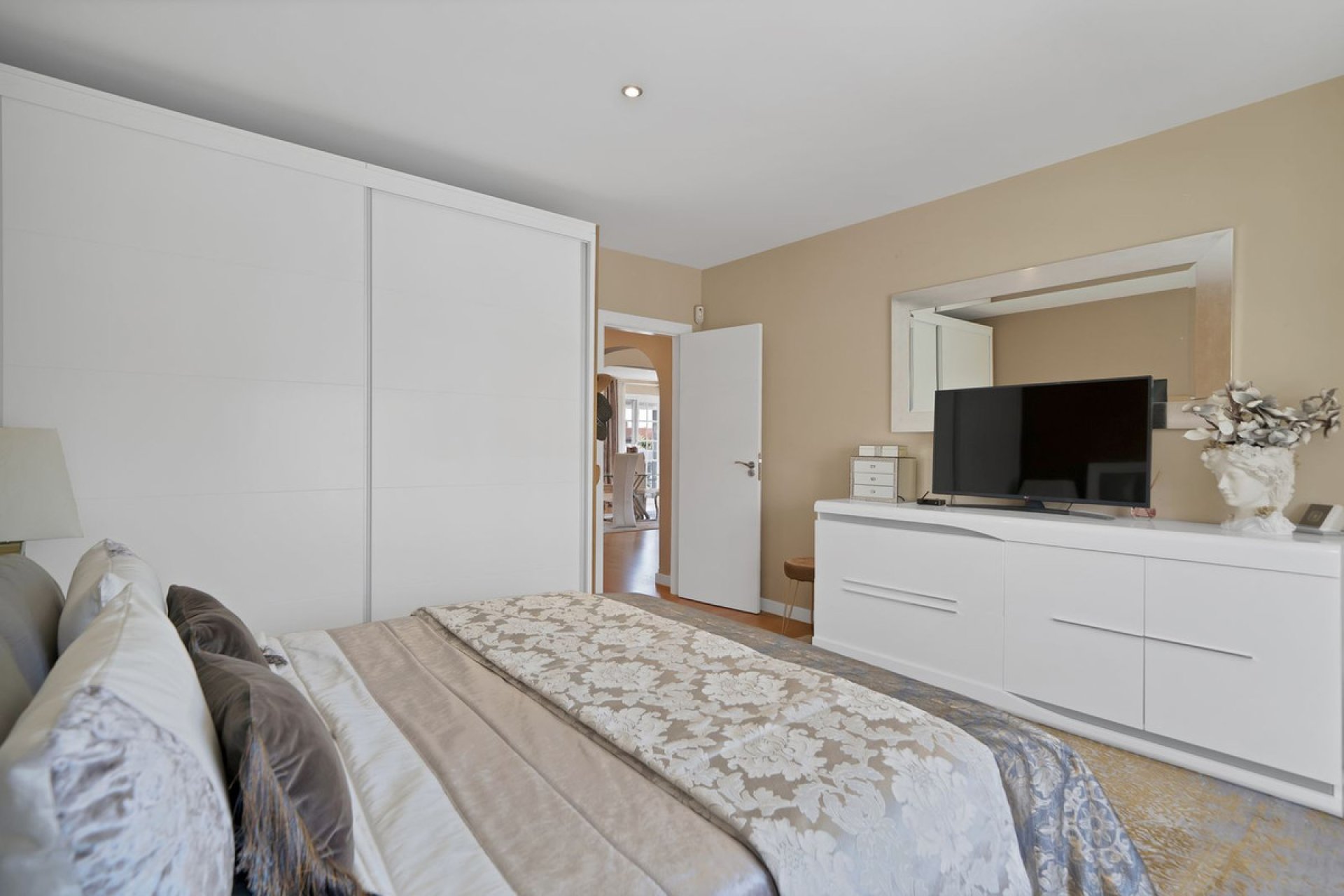 Resale - House - Detached Villa - Estepona - Estepona Centro