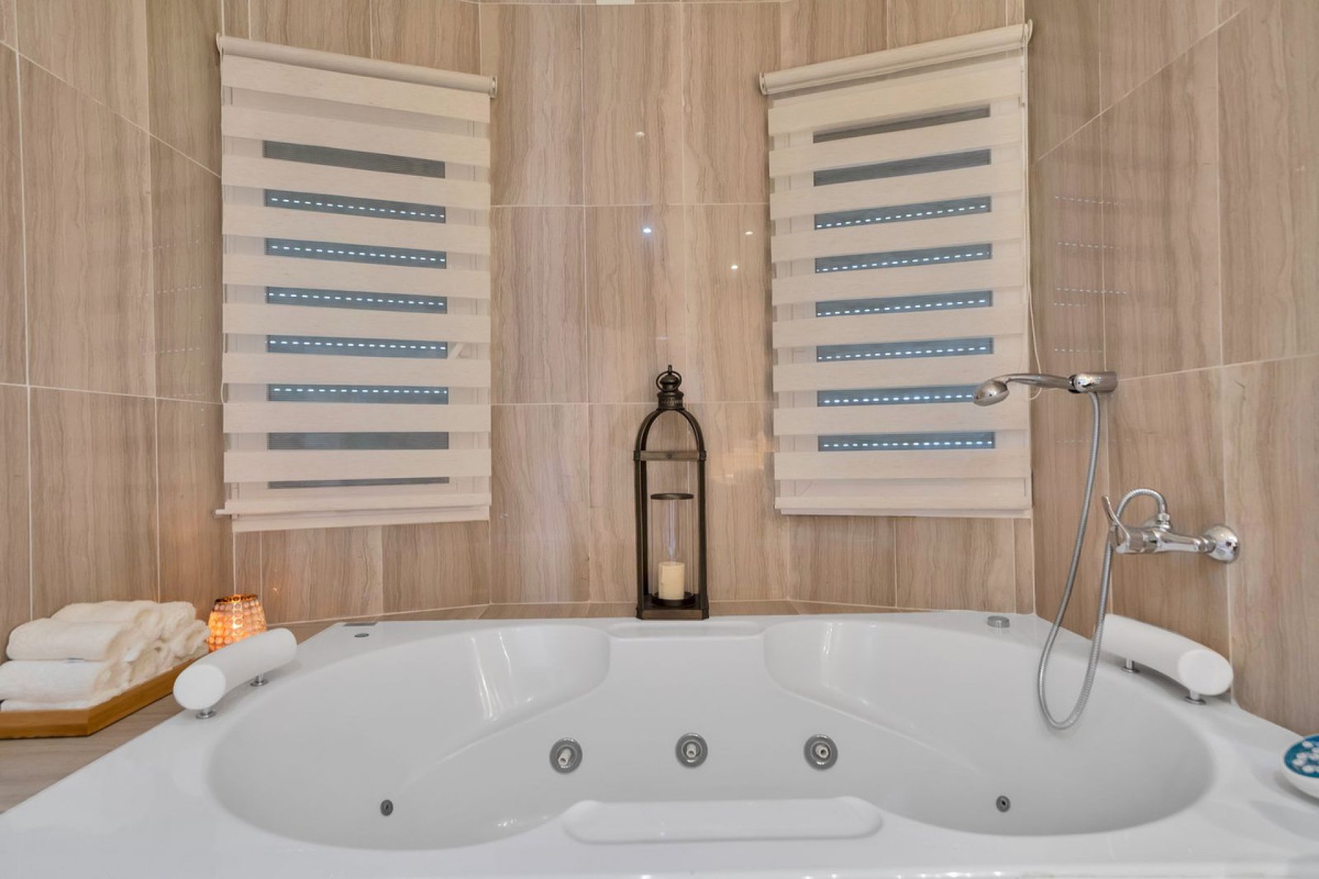 Resale - House - Detached Villa - Estepona - Estepona Centro