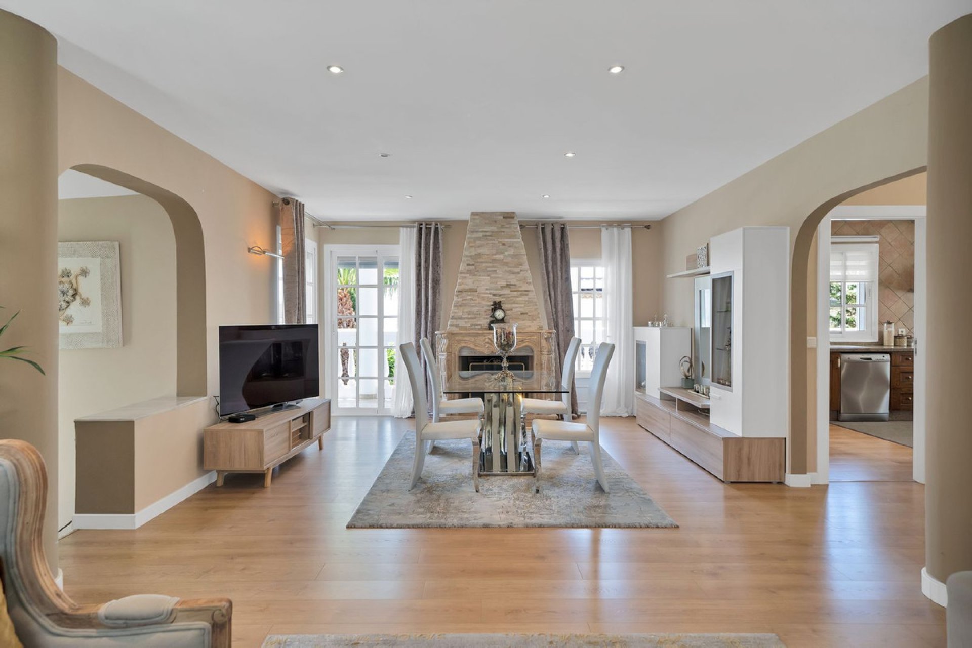 Resale - House - Detached Villa - Estepona - Estepona Centro