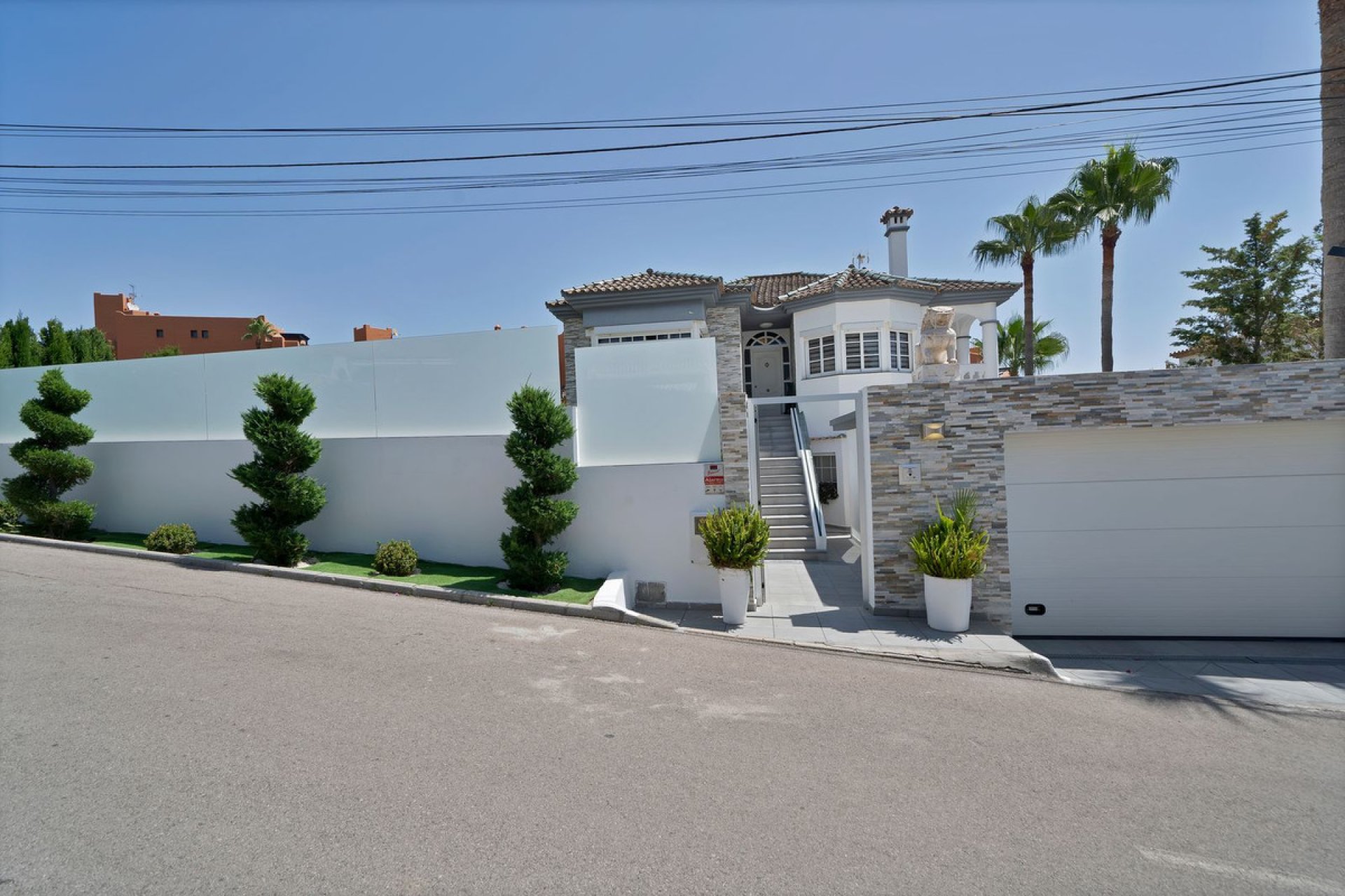 Resale - House - Detached Villa - Estepona - Estepona Centro