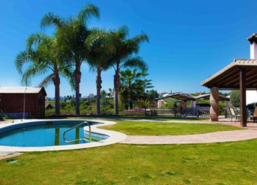 Resale - House - Detached Villa - Estepona - Estepona Centro