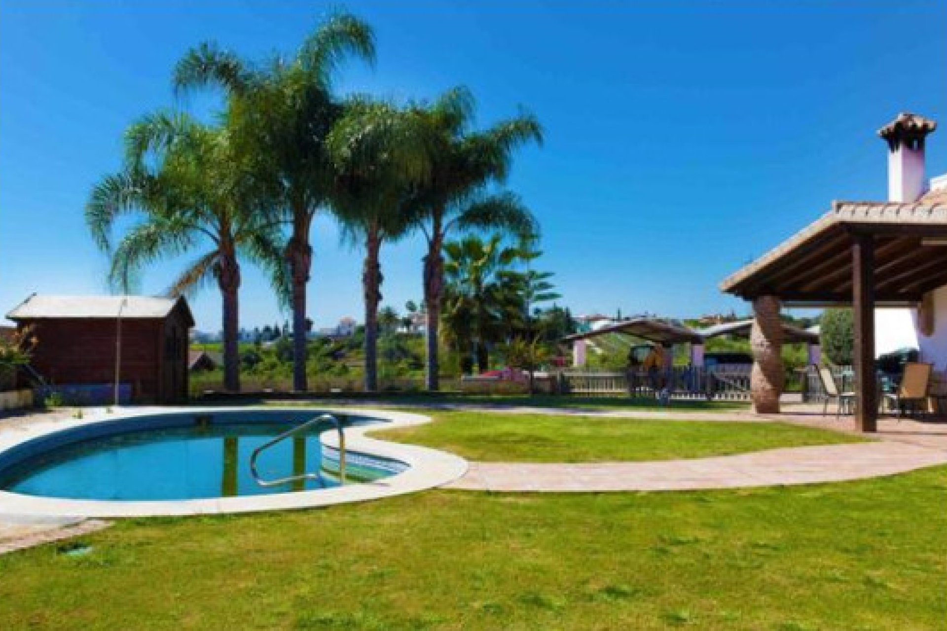 Resale - House - Detached Villa - Estepona - Estepona Centro