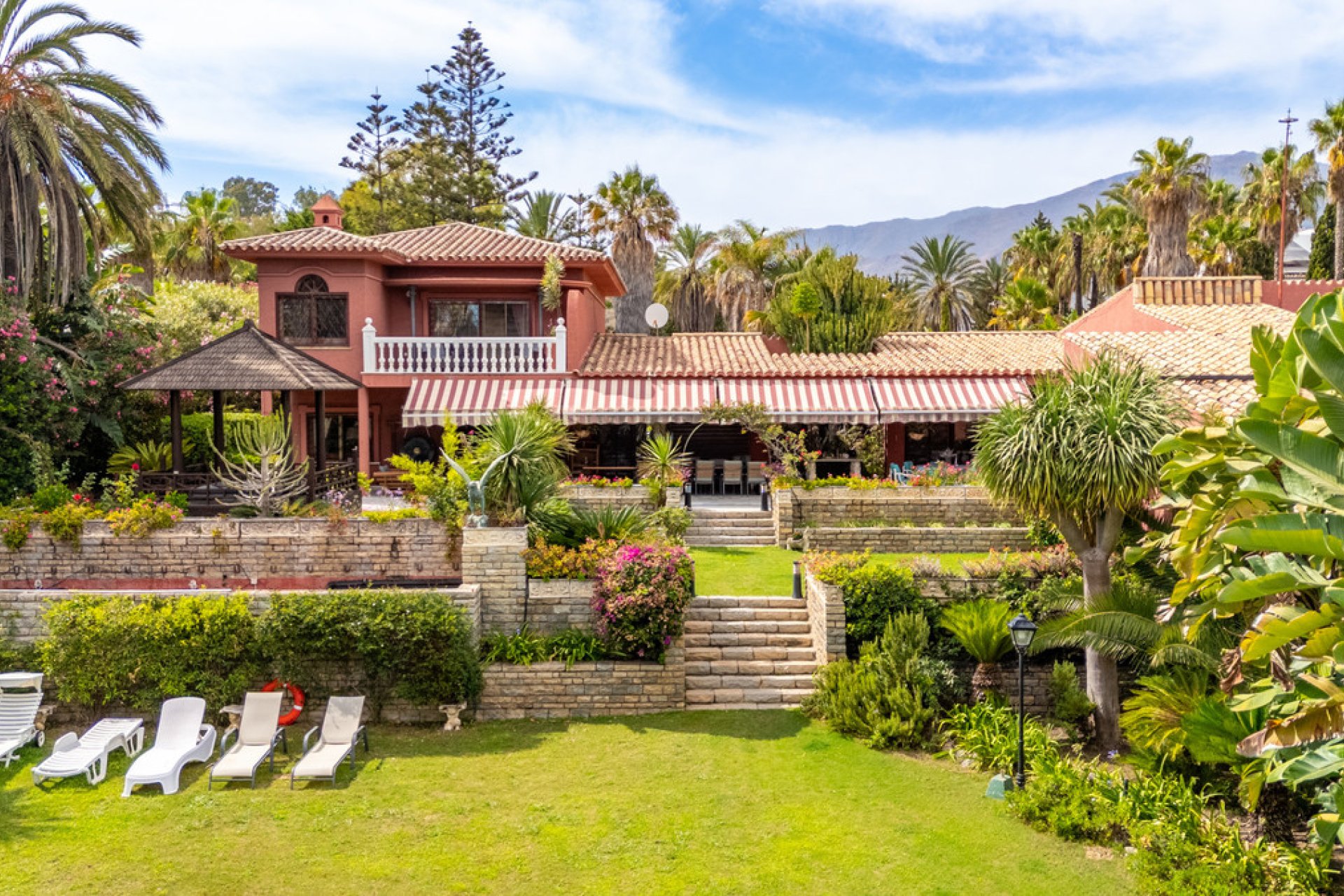 Resale - House - Detached Villa - Estepona - Estepona Centro