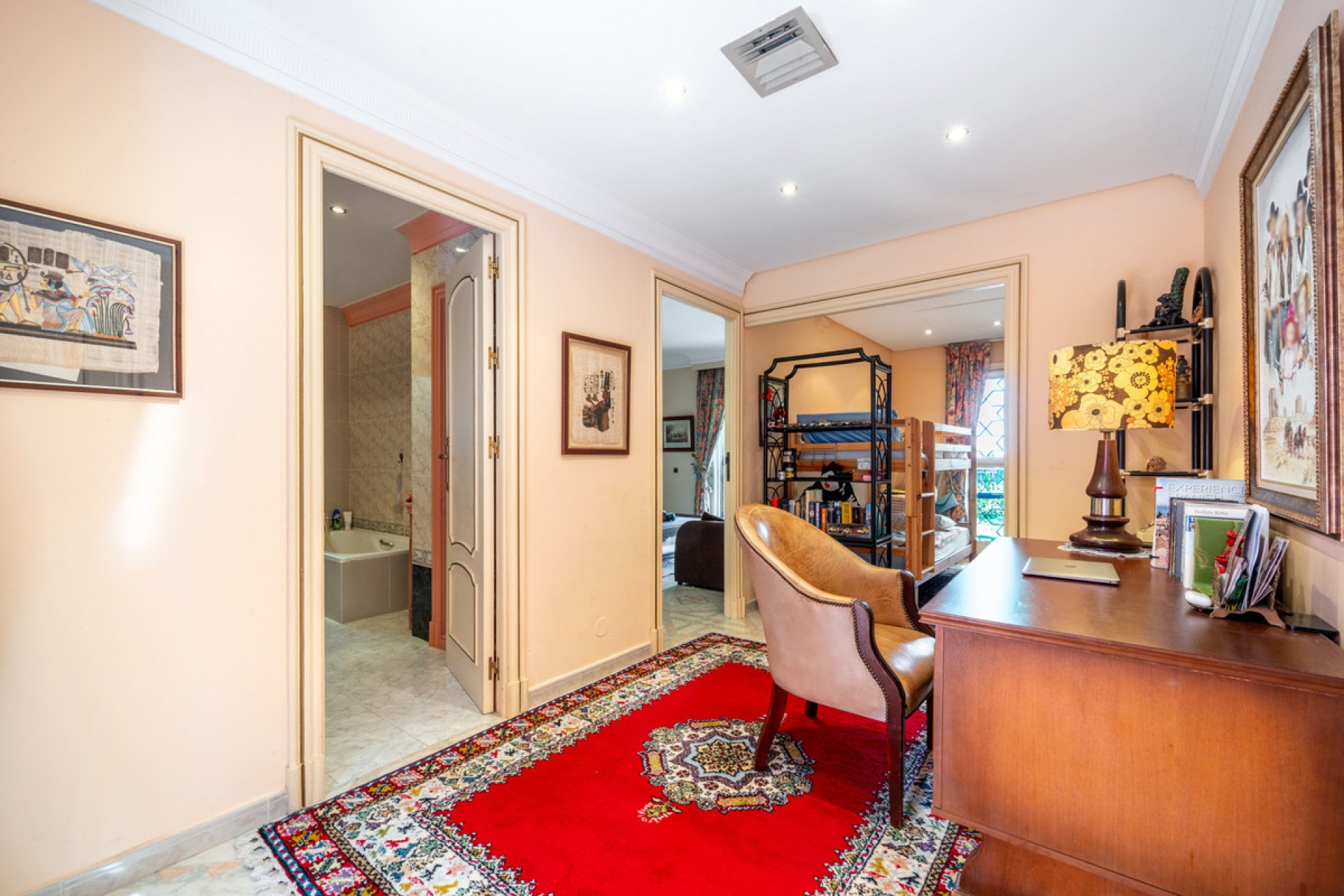 Resale - House - Detached Villa - Estepona - Estepona Centro