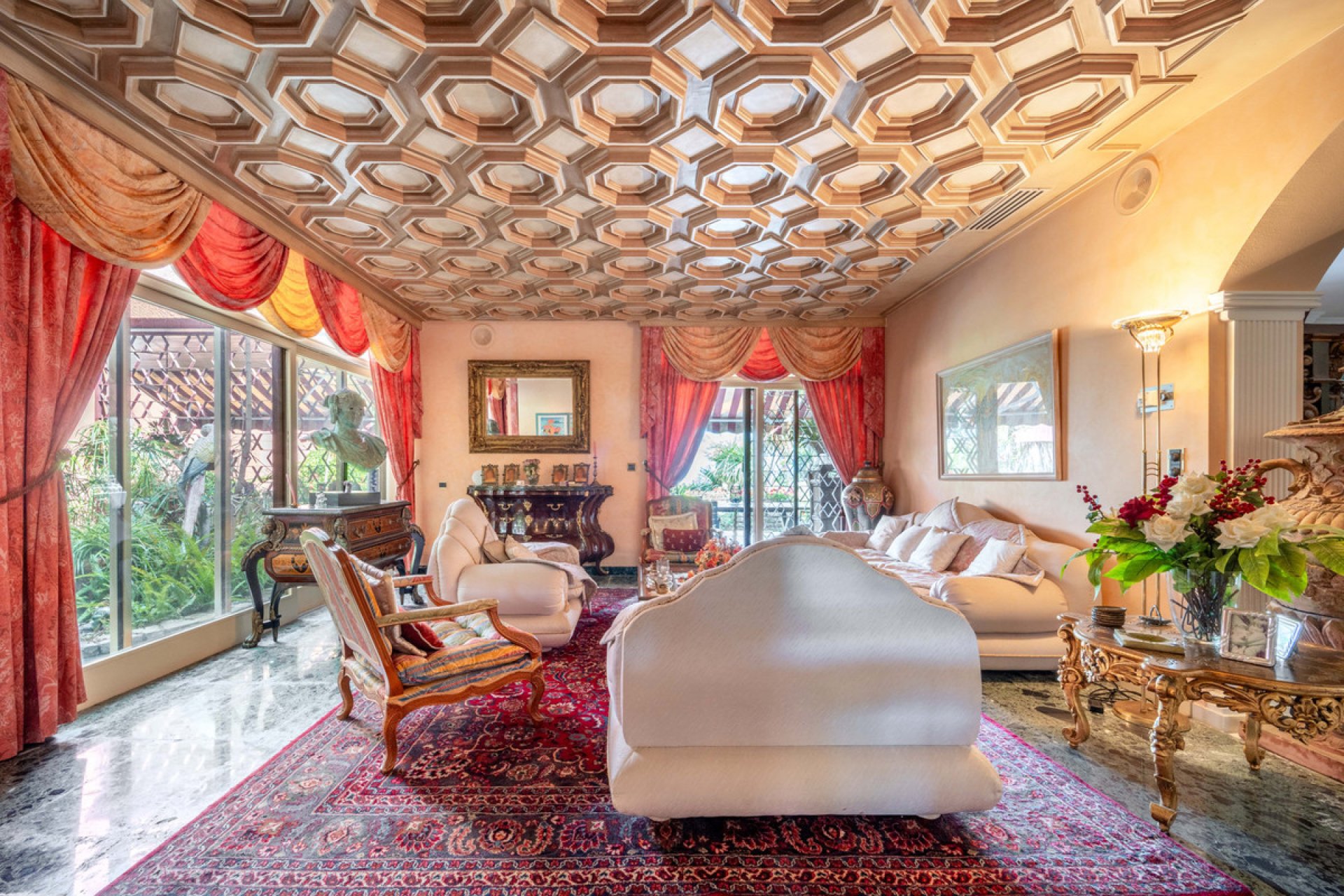 Resale - House - Detached Villa - Estepona - Estepona Centro