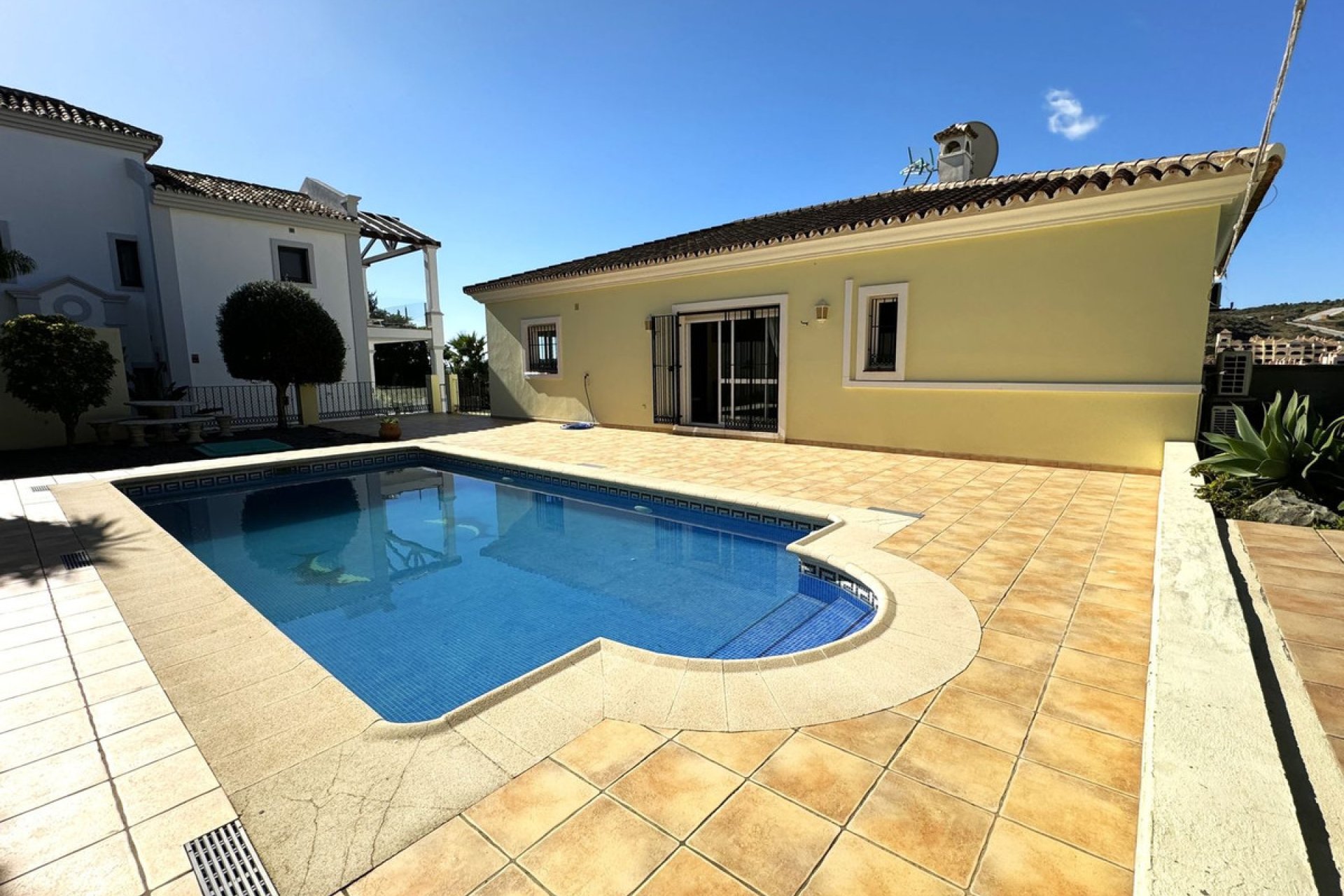 Resale - House - Detached Villa - Estepona - Estepona Centro