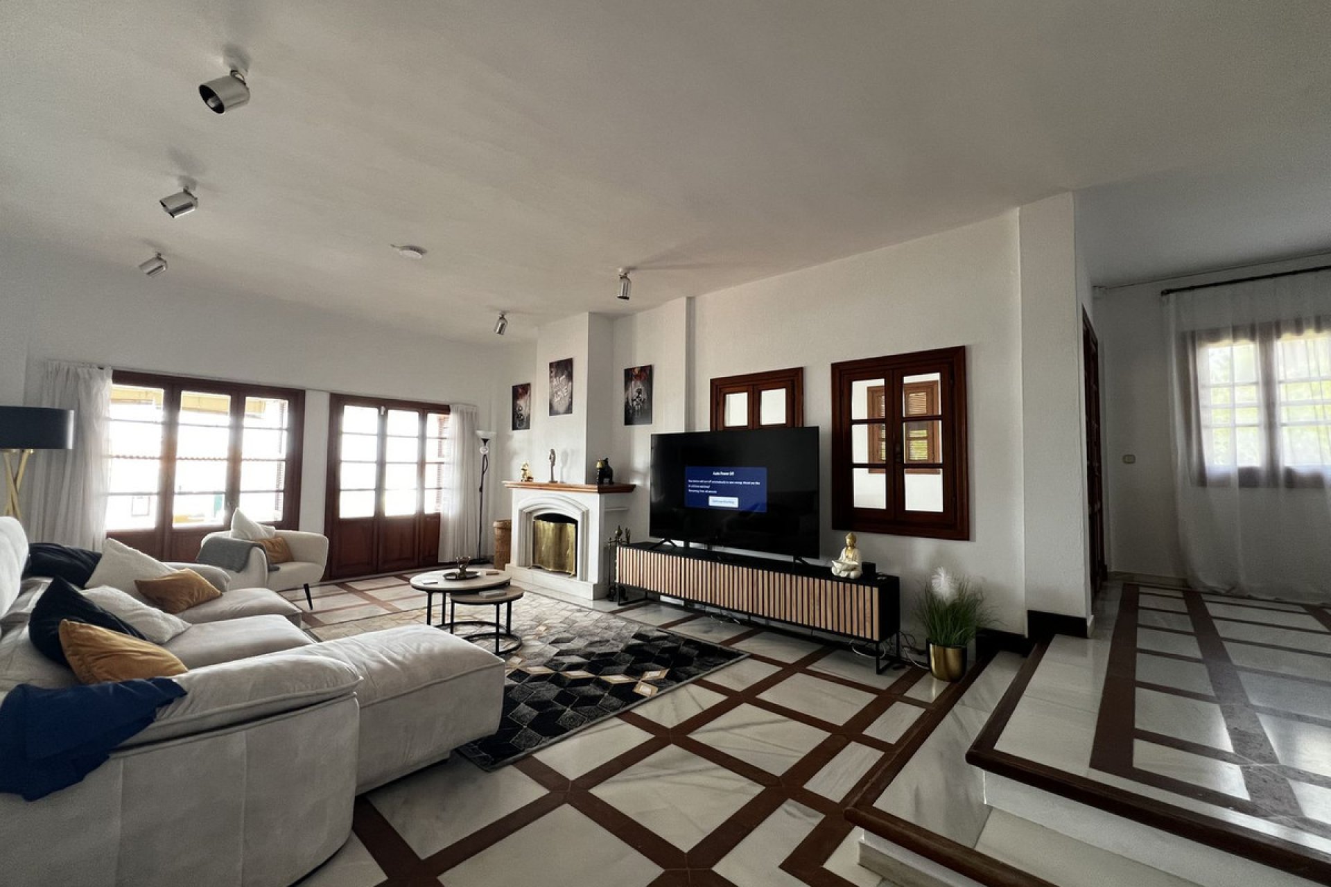 Resale - House - Detached Villa - Estepona - Estepona Centro