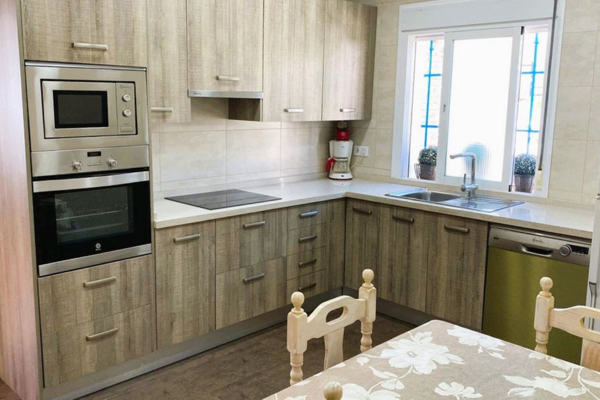 Resale - House - Detached Villa - Estepona - Estepona Centro