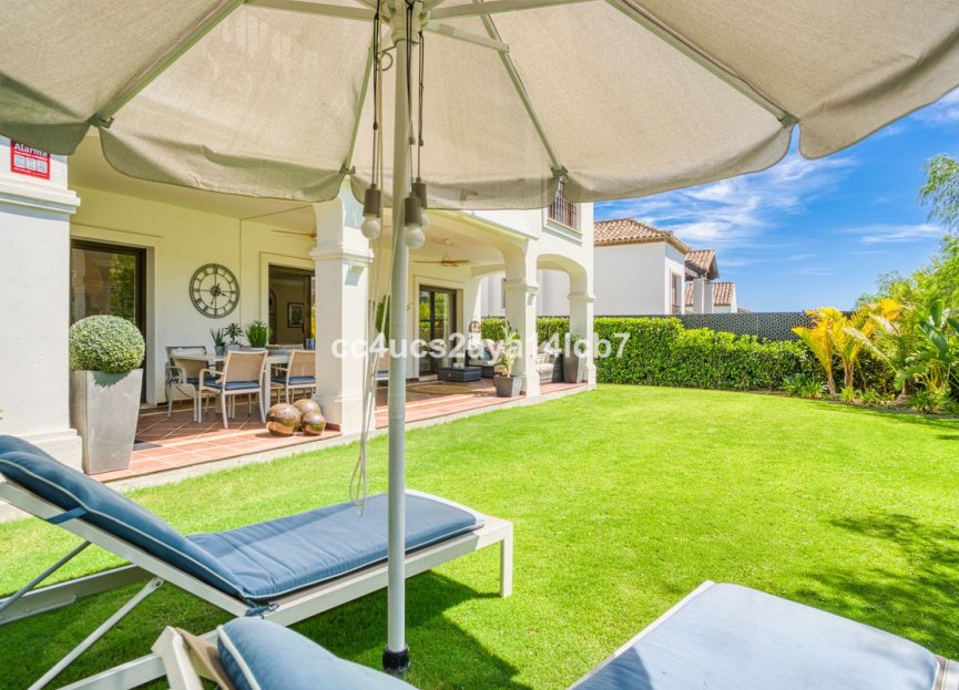 Resale - House - Detached Villa - Estepona - Estepona Centro