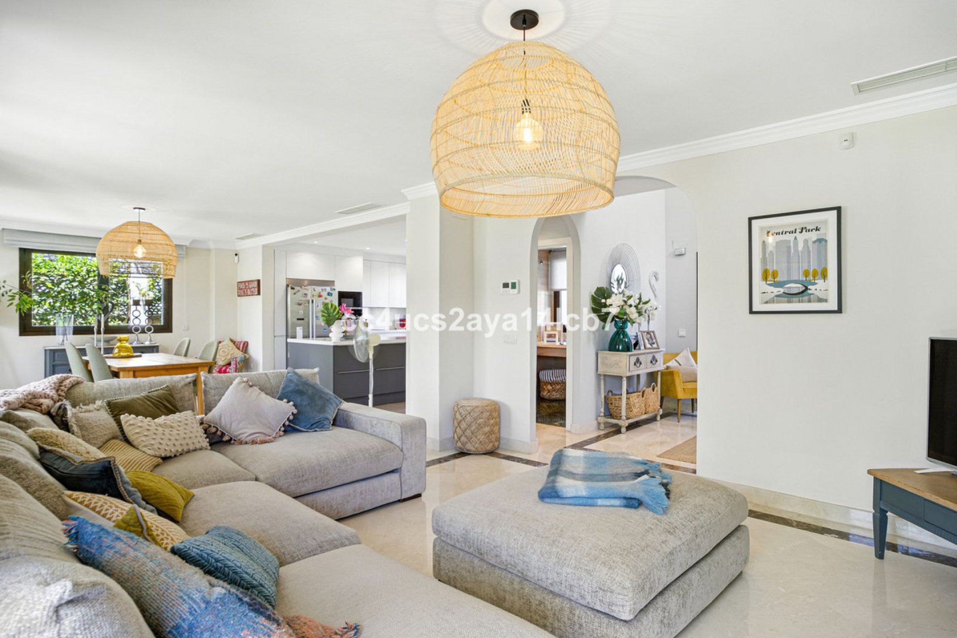 Resale - House - Detached Villa - Estepona - Estepona Centro