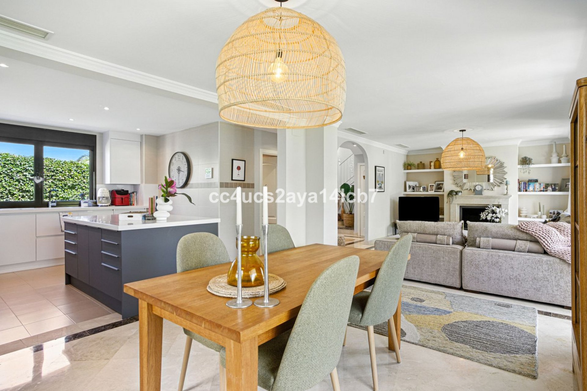 Resale - House - Detached Villa - Estepona - Estepona Centro