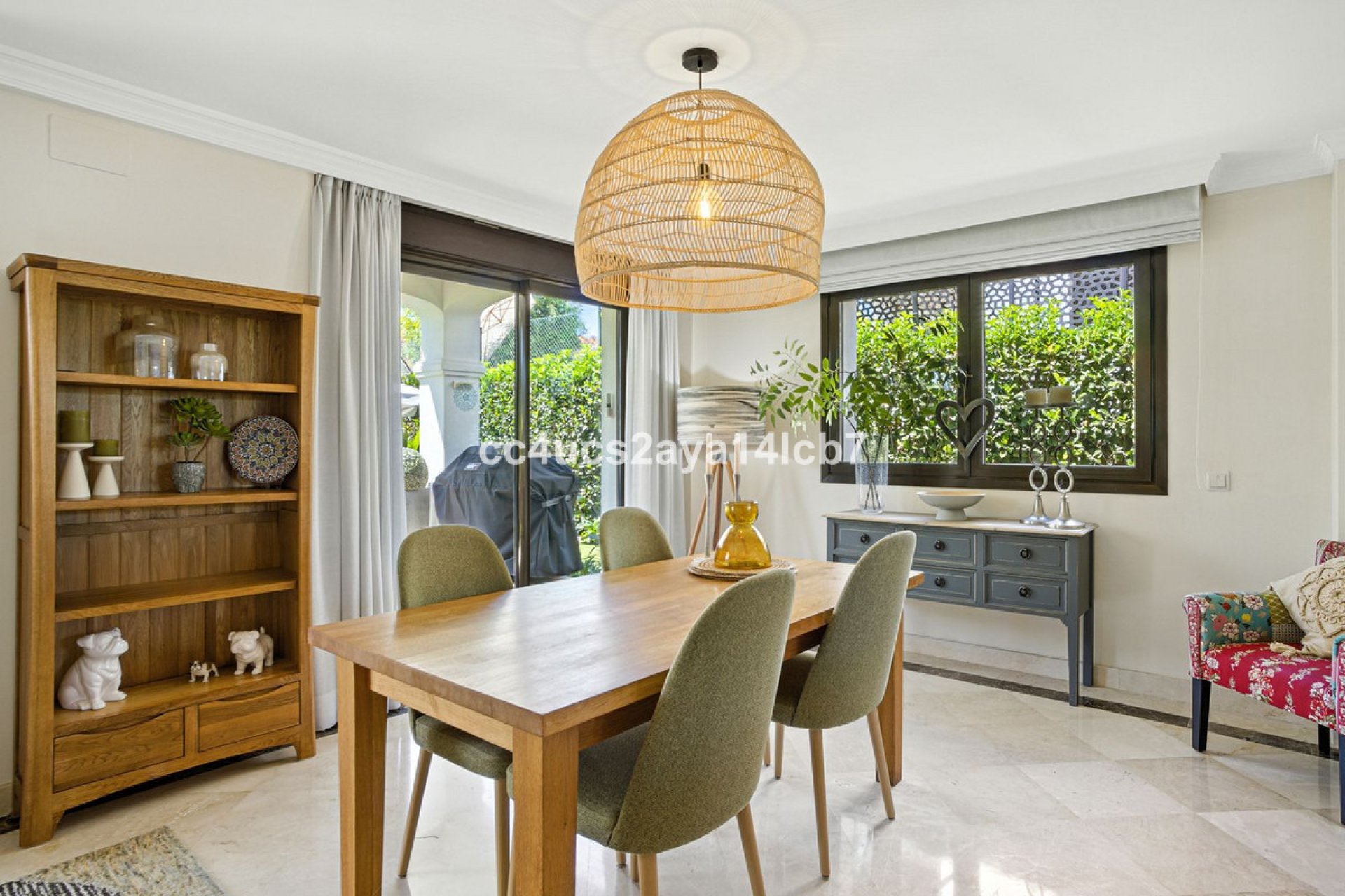 Resale - House - Detached Villa - Estepona - Estepona Centro