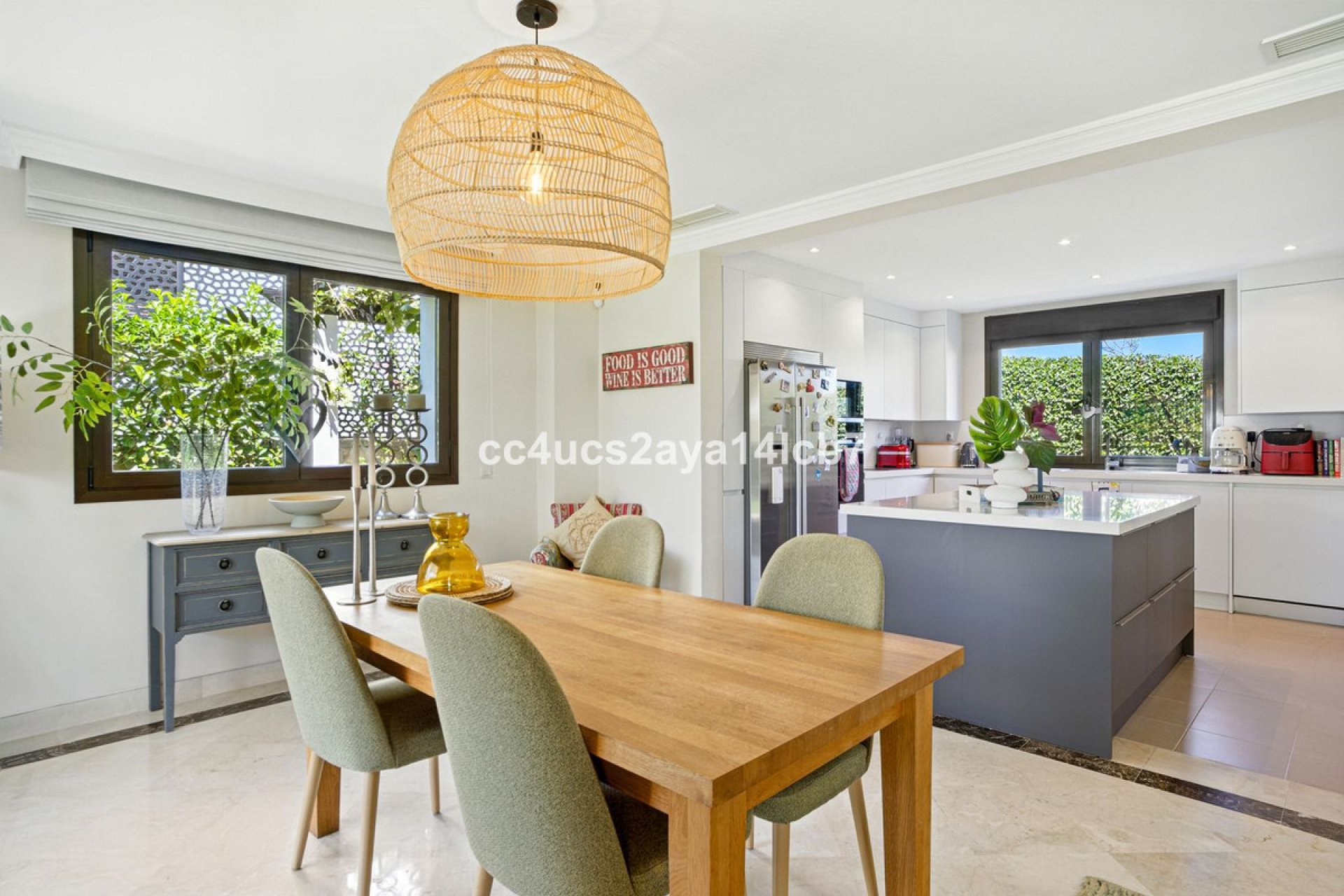 Resale - House - Detached Villa - Estepona - Estepona Centro