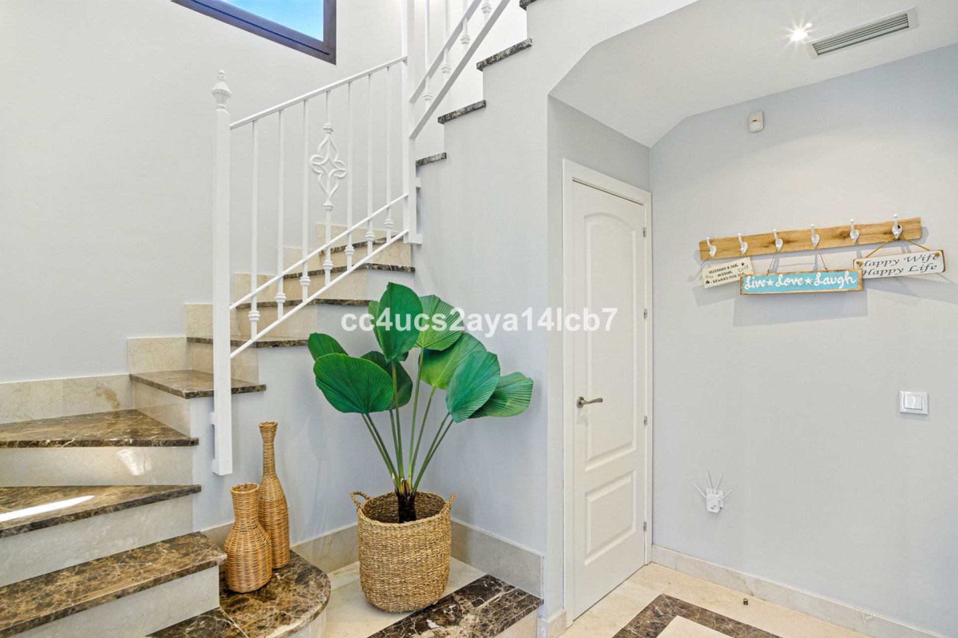 Resale - House - Detached Villa - Estepona - Estepona Centro