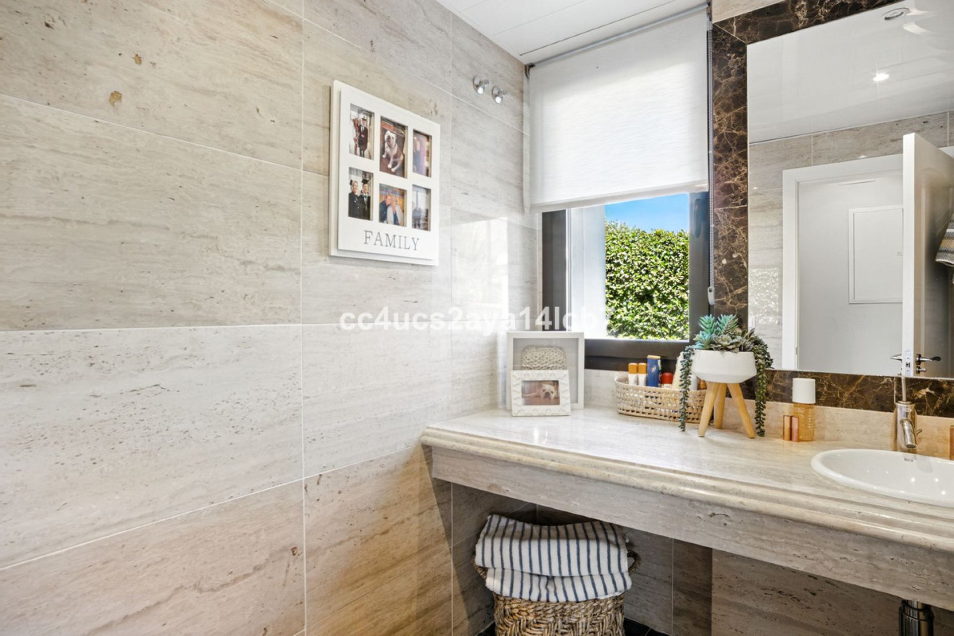 Resale - House - Detached Villa - Estepona - Estepona Centro