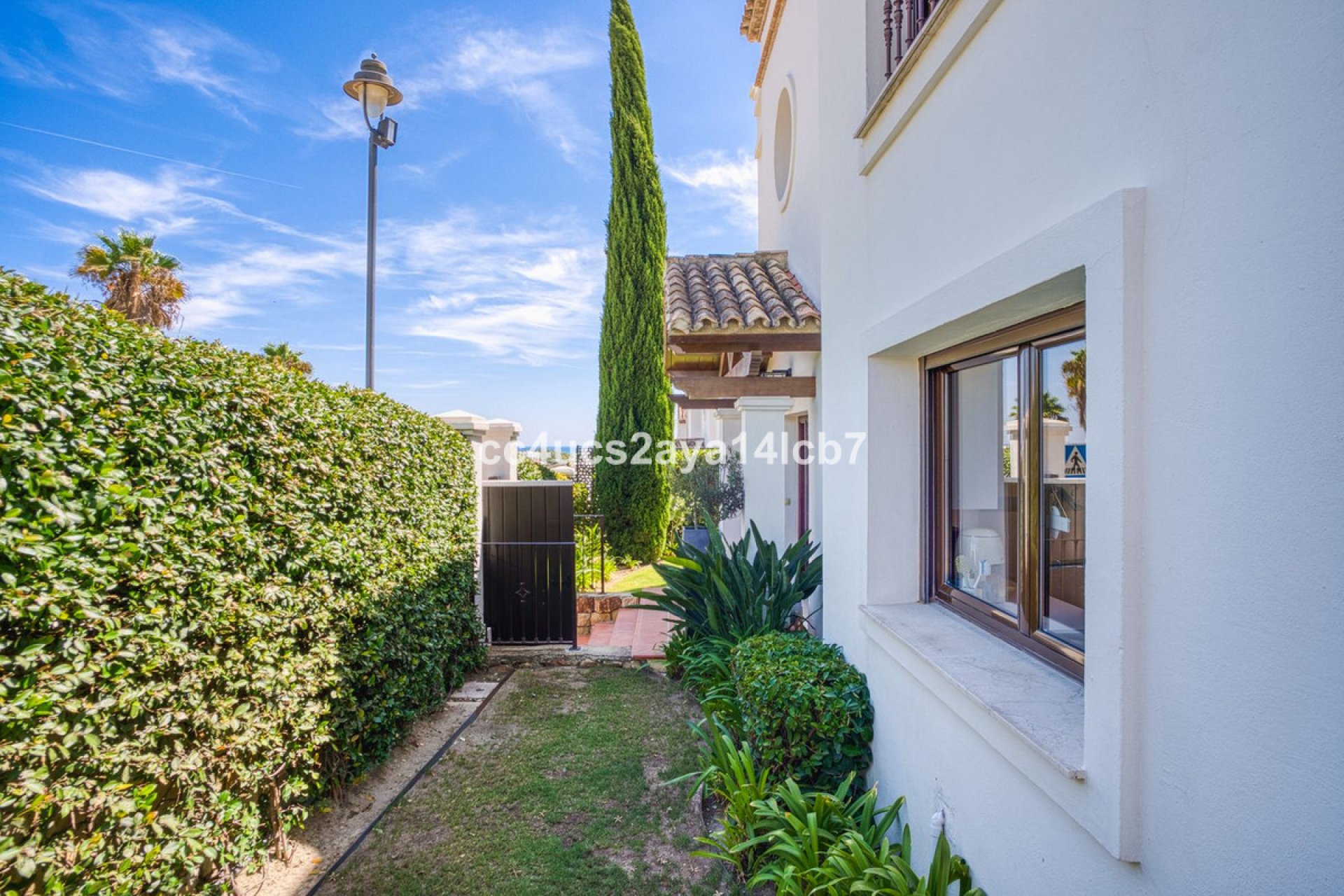 Resale - House - Detached Villa - Estepona - Estepona Centro