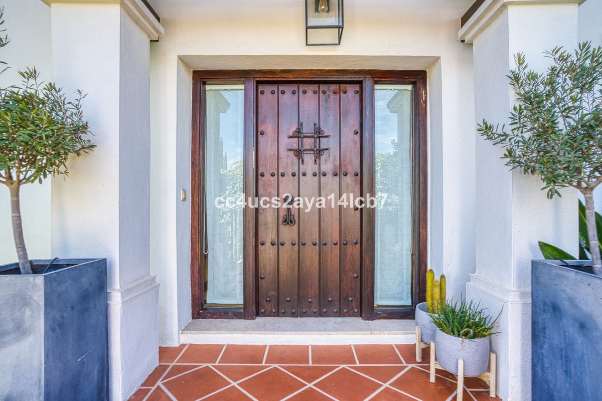 Resale - House - Detached Villa - Estepona - Estepona Centro