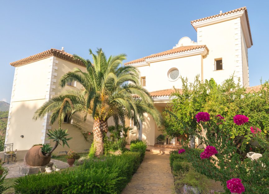 Resale - House - Detached Villa - Estepona - Estepona Centro